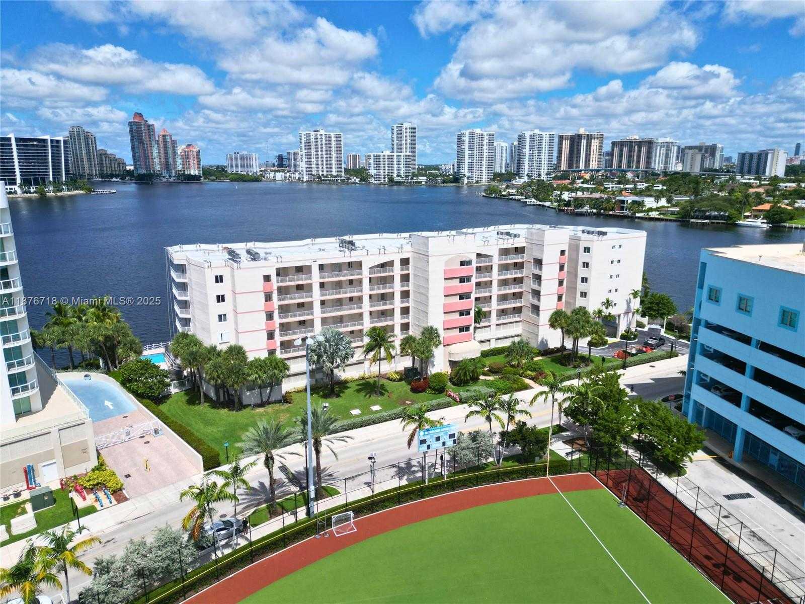 Small Image of 18260 NORTH BAY RD #320, Sunny Isles Beach Number 34