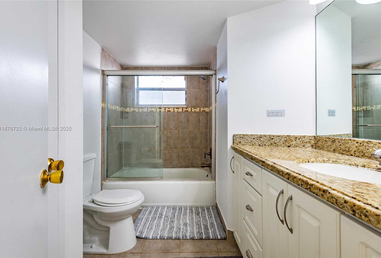 Small Image of 1750 NE 191st St, Miami, FL 33179, USA Number 10