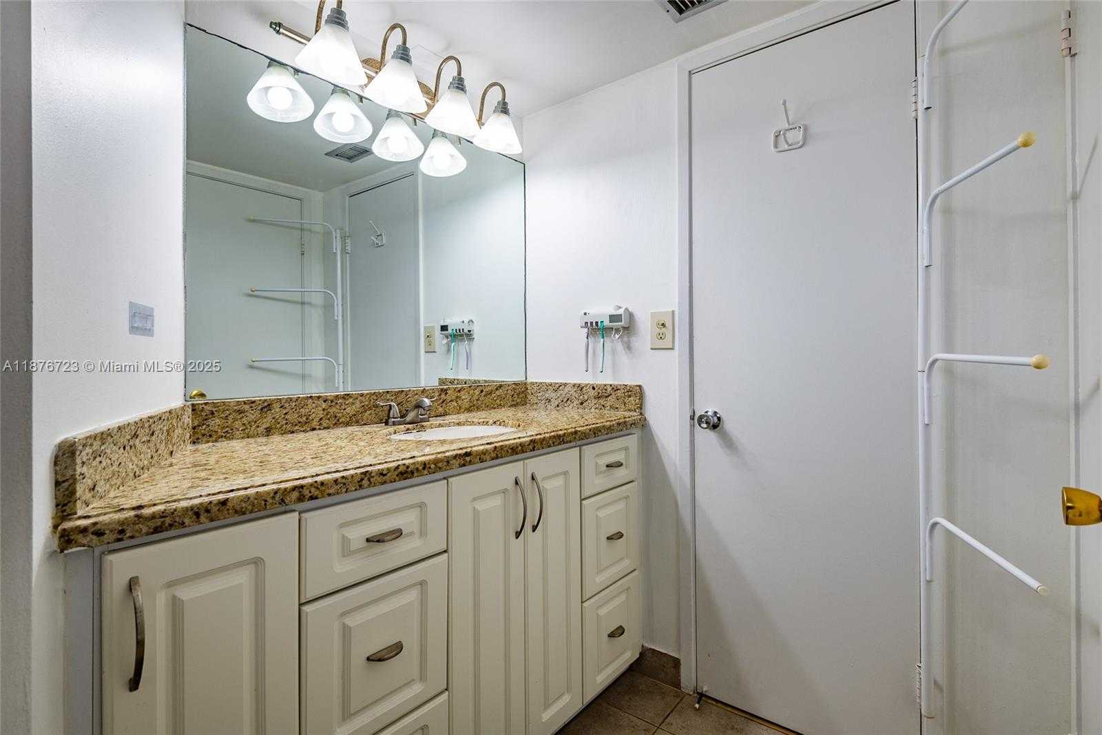 Small Image of 1750 NE 191st St, Miami, FL 33179, USA Number 11