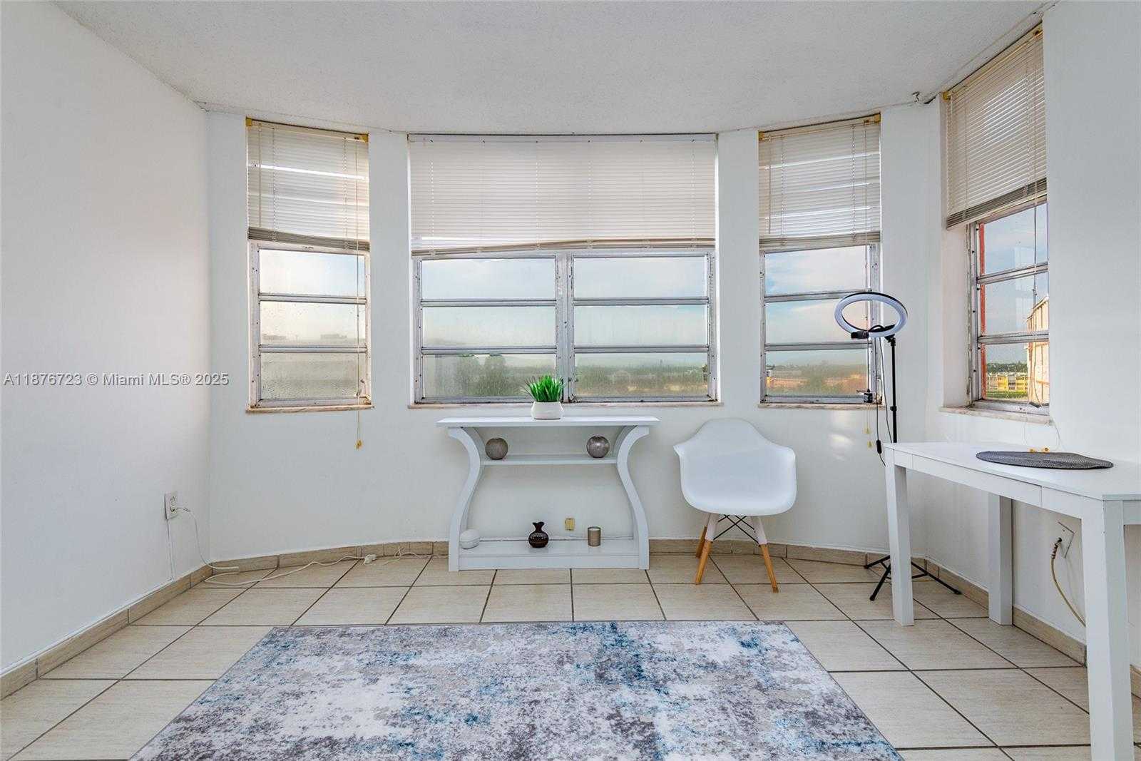 Small Image of 1750 NE 191st St, Miami, FL 33179, USA Number 12