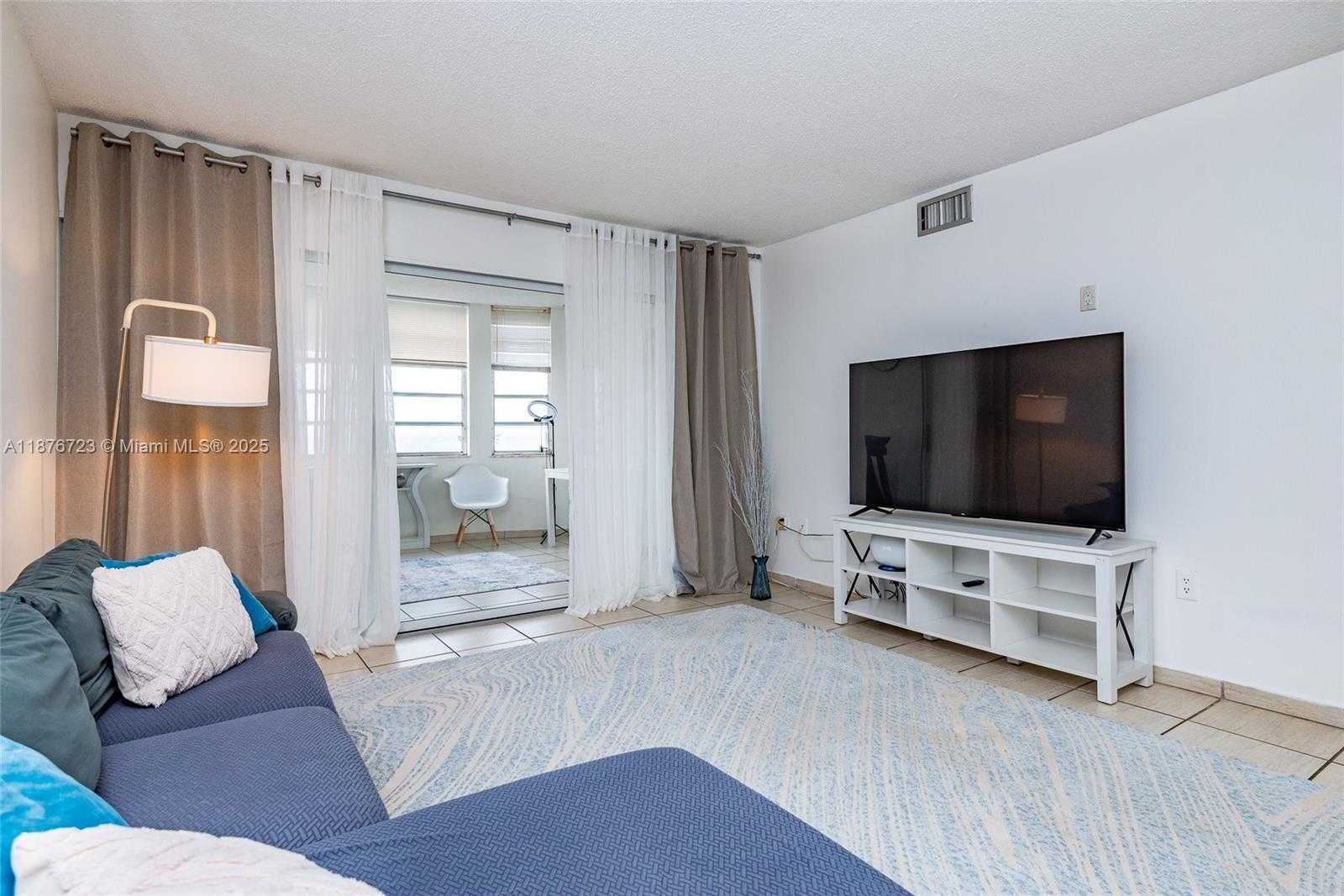 Small Image of 1750 NE 191st St, Miami, FL 33179, USA Number 16