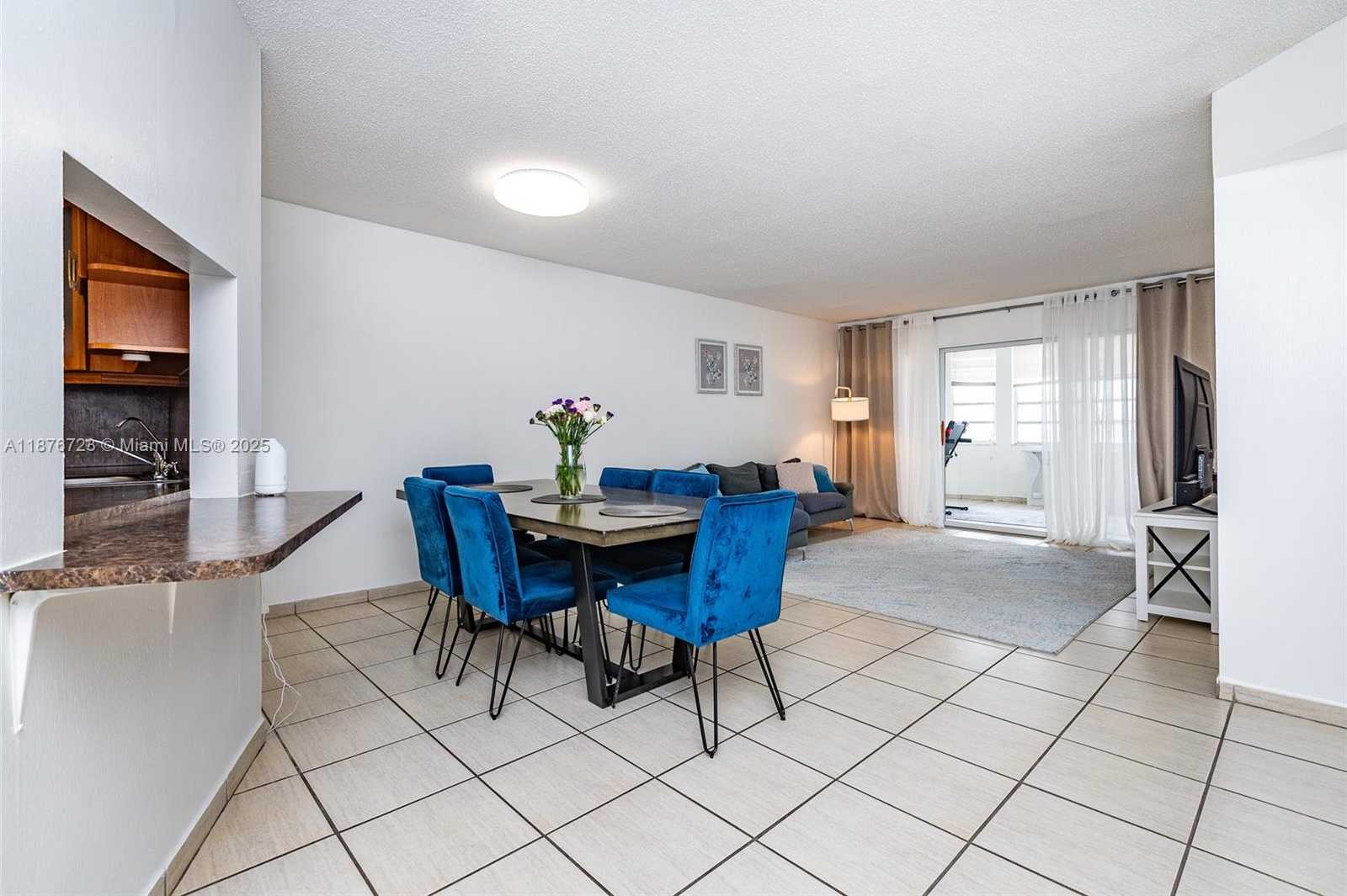 Small Image of 1750 NE 191st St, Miami, FL 33179, USA Number 17