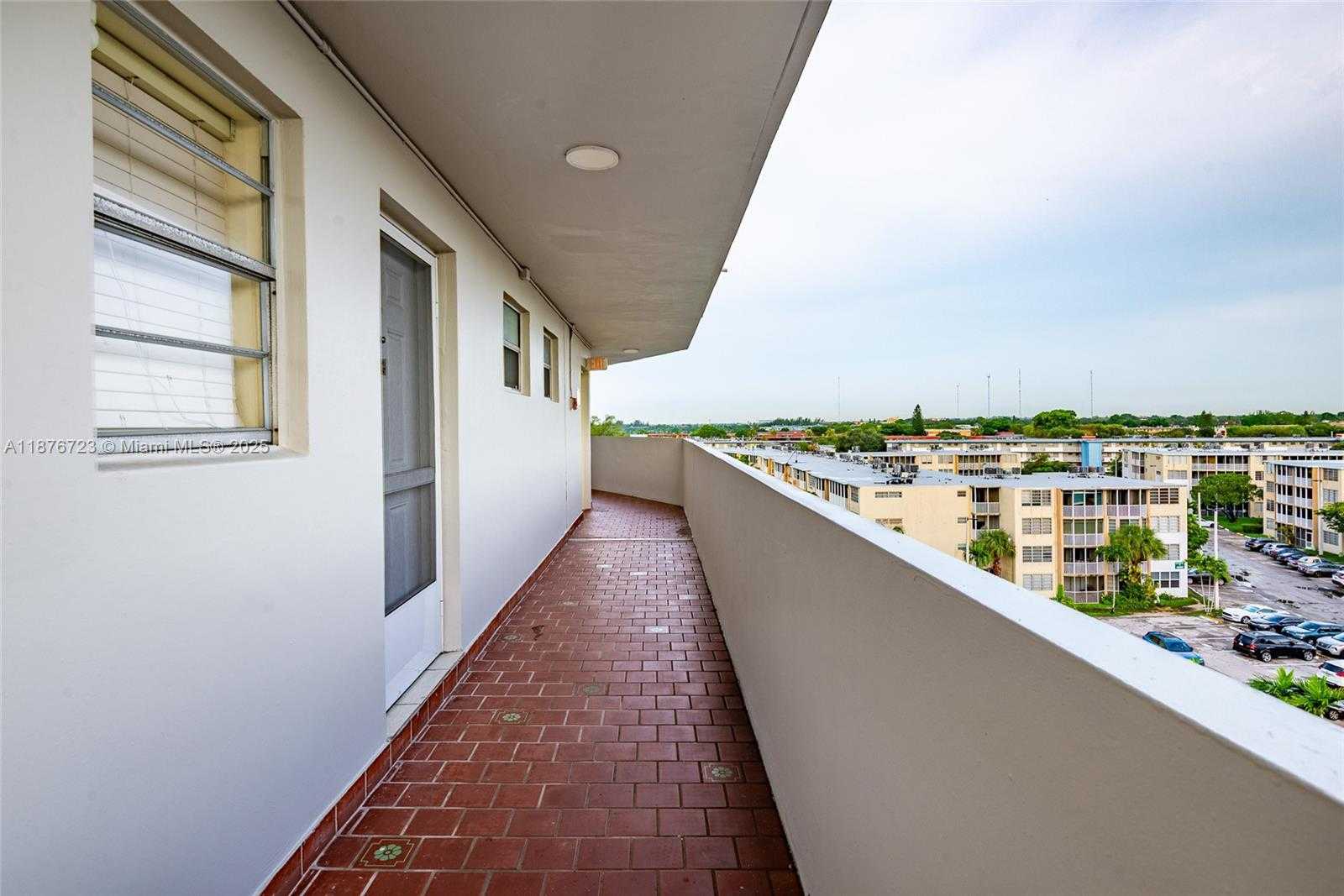 Small Image of 1750 NE 191st St, Miami, FL 33179, USA Number 21