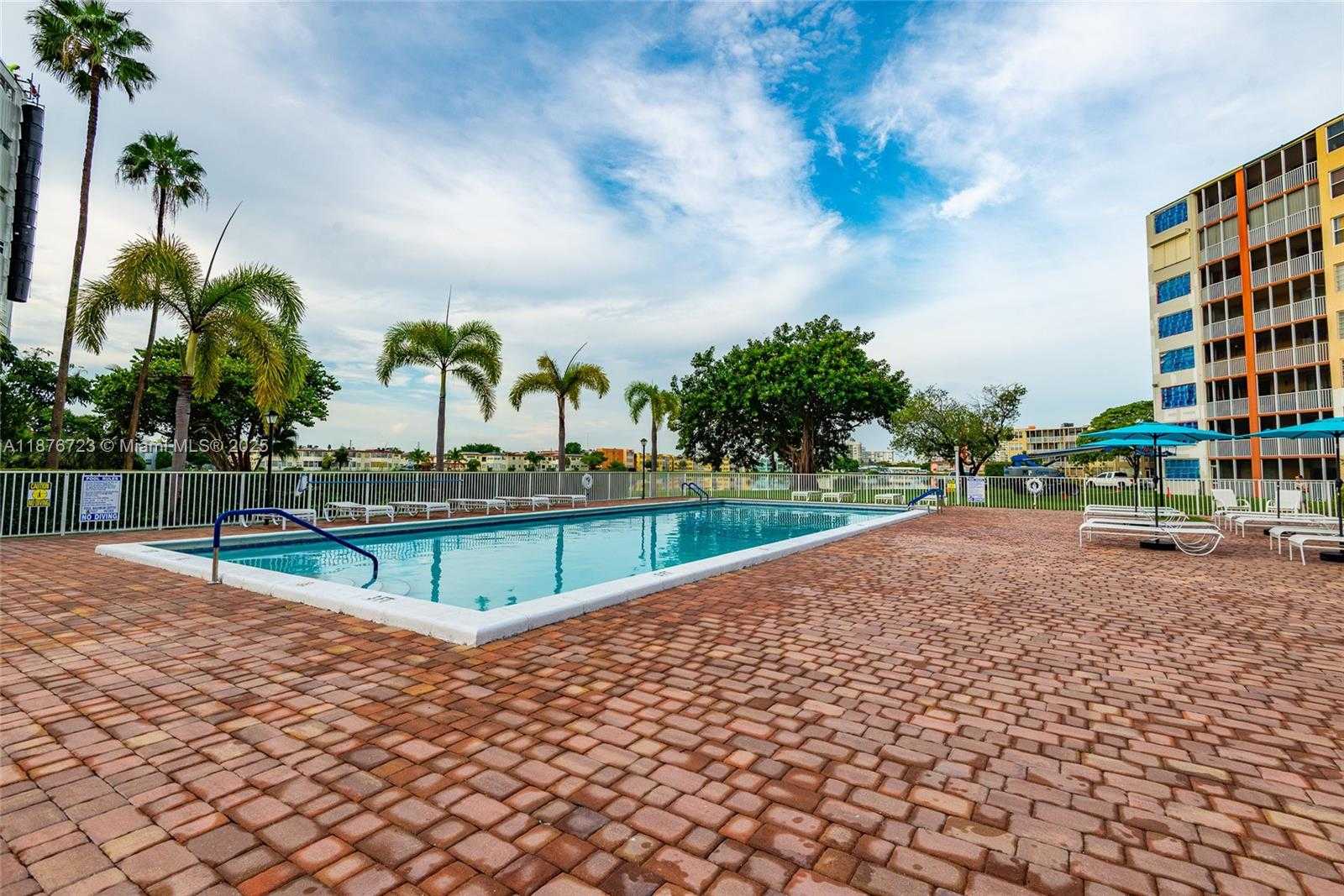 Small Image of 1750 NE 191st St, Miami, FL 33179, USA Number 22