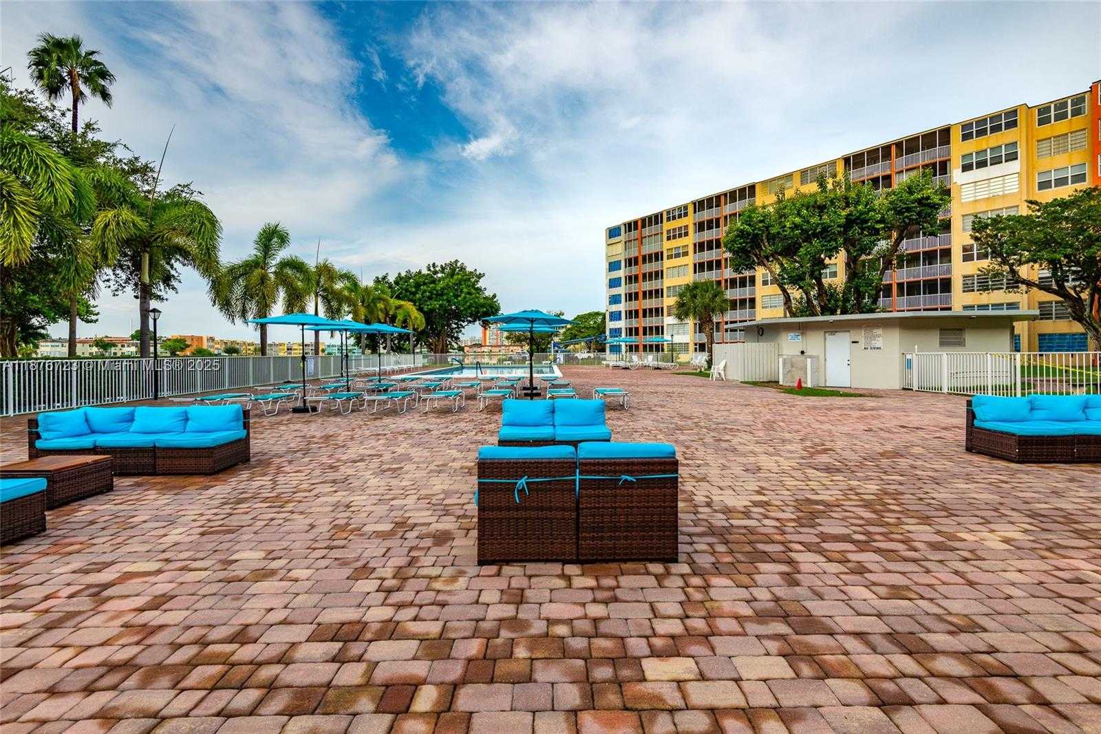 Small Image of 1750 NE 191st St, Miami, FL 33179, USA Number 23