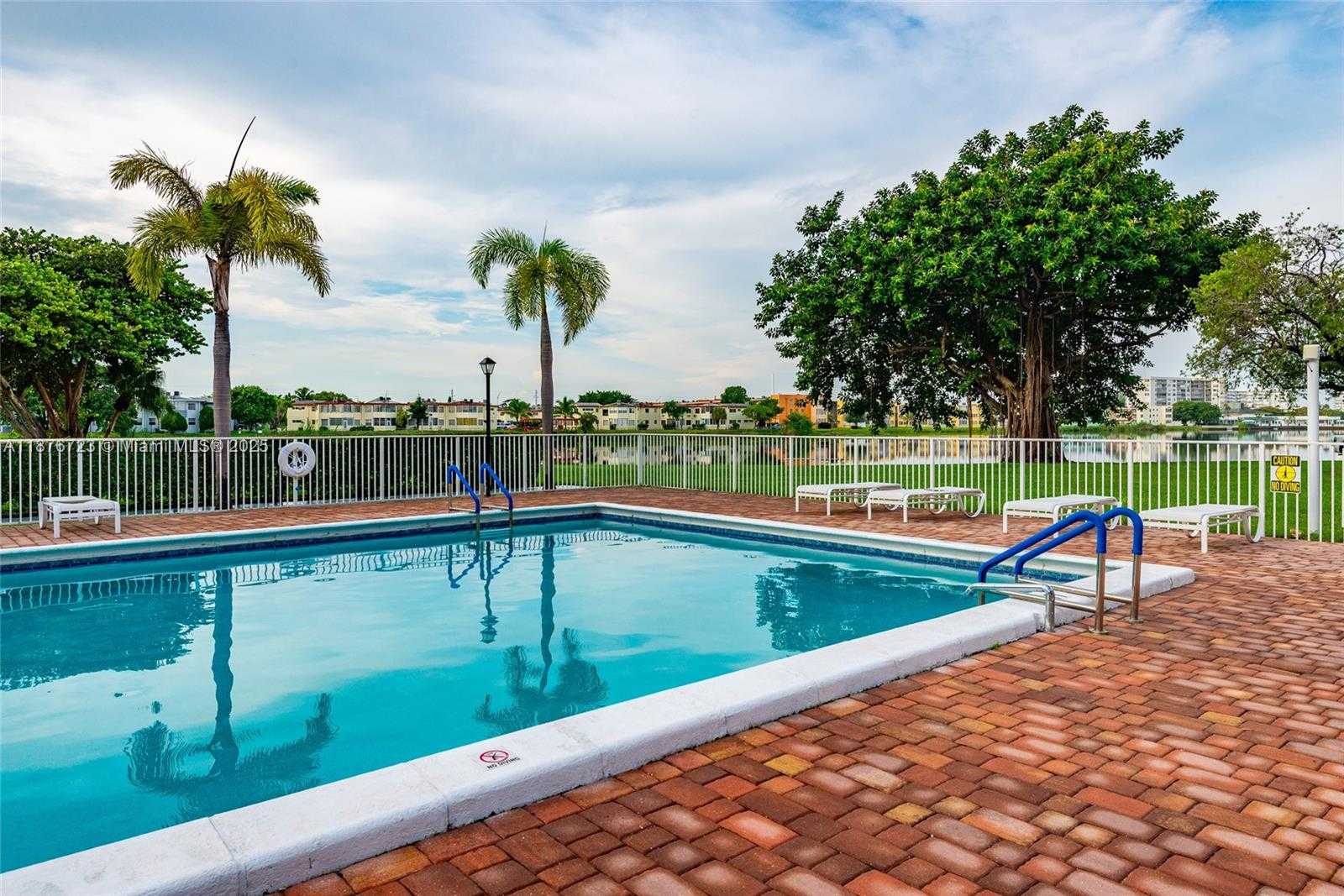 Small Image of 1750 NE 191st St, Miami, FL 33179, USA Number 24