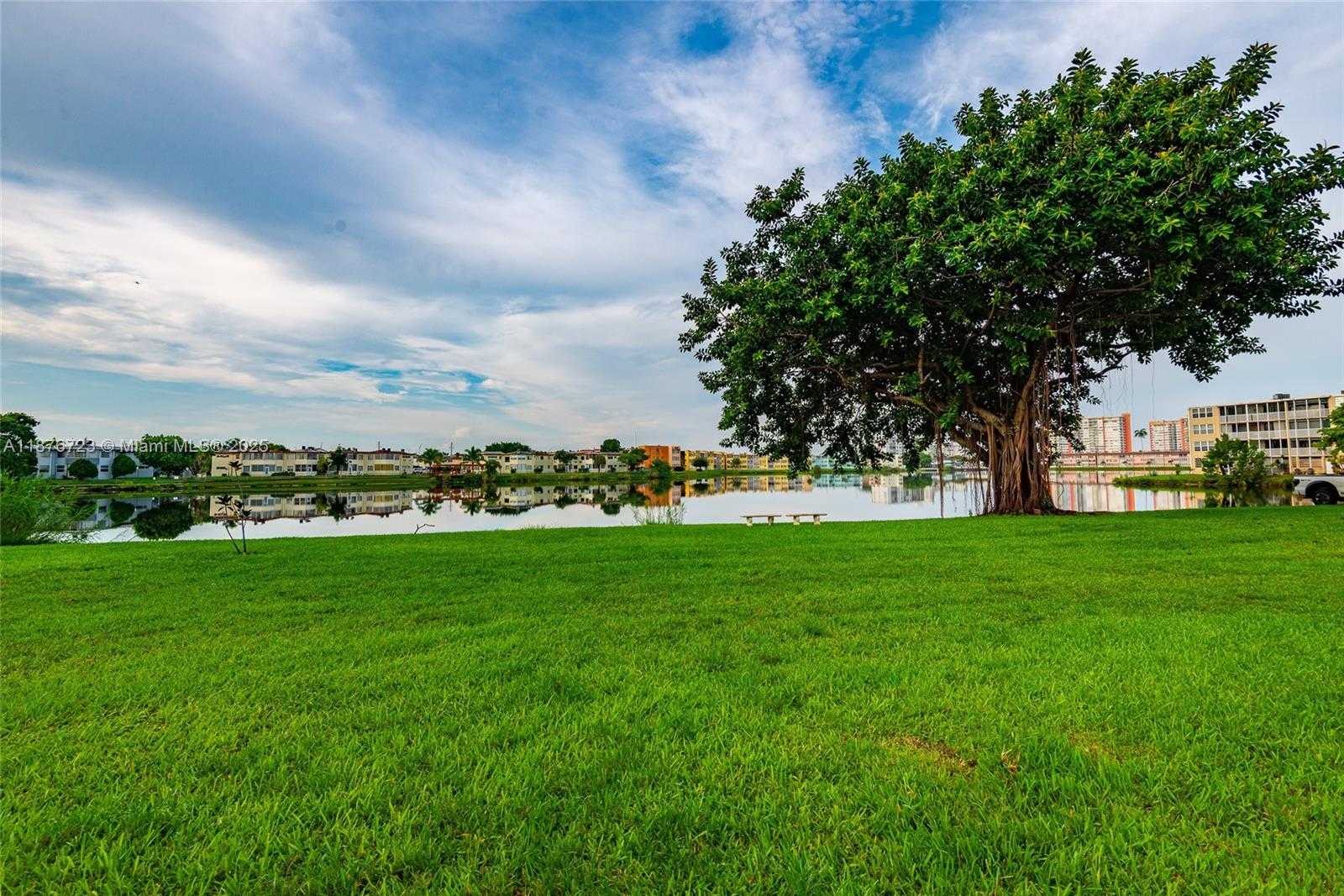 Small Image of 1750 NE 191st St, Miami, FL 33179, USA Number 25