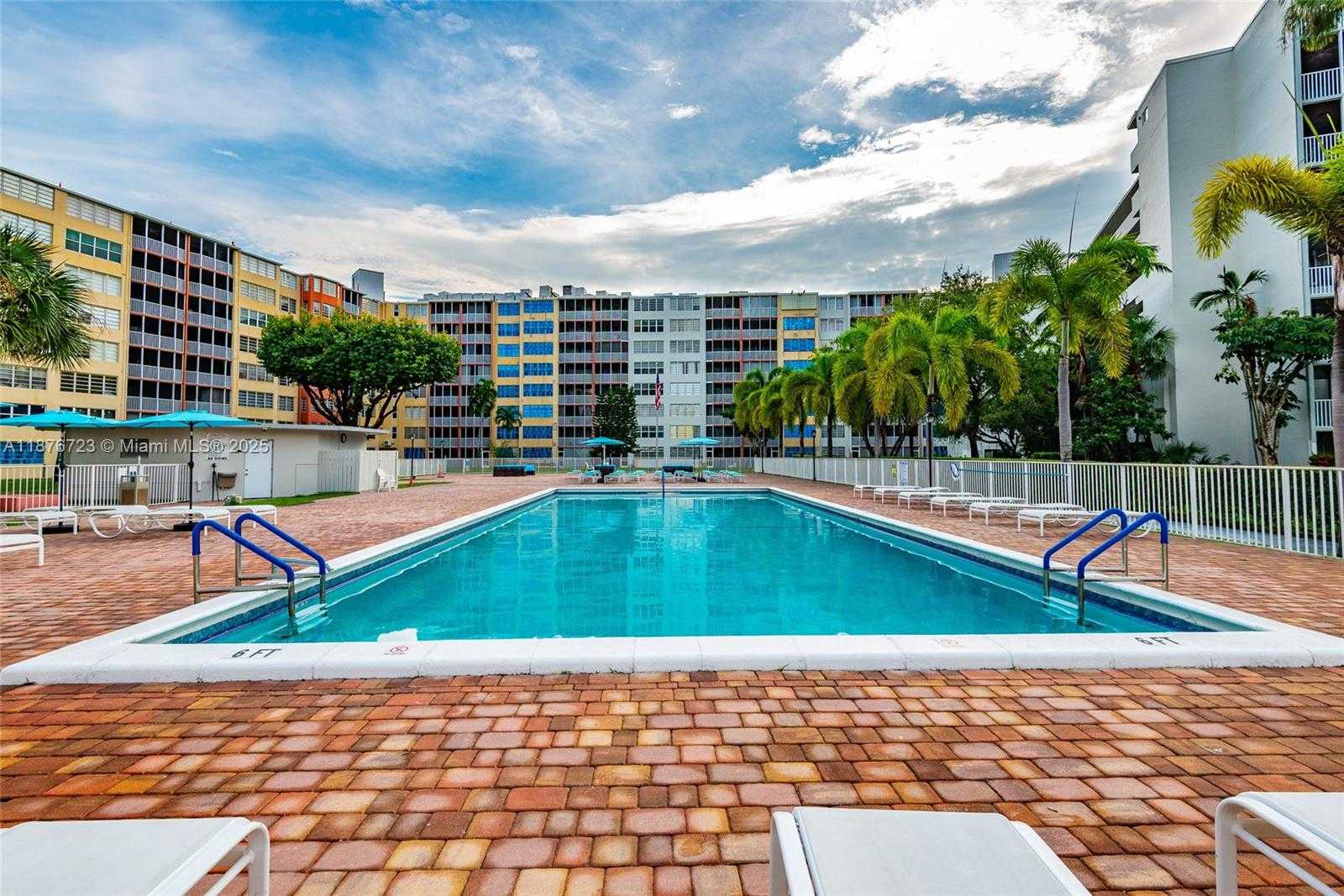 Small Image of 1750 NE 191st St, Miami, FL 33179, USA Number 26