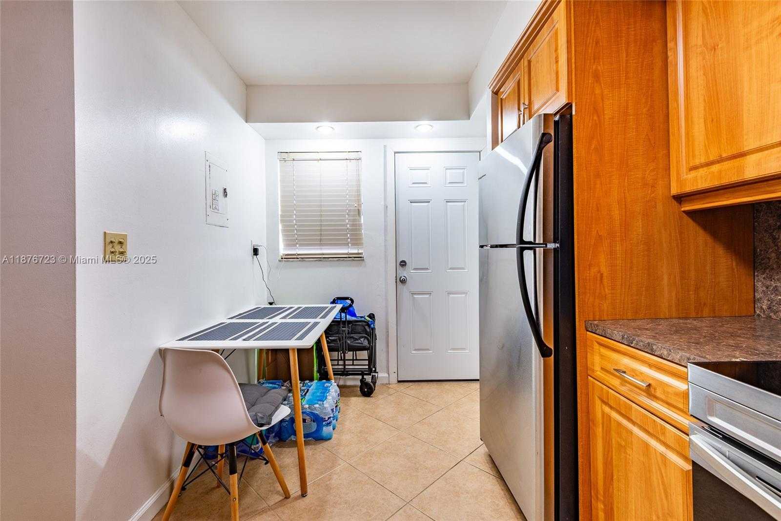 Small Image of 1750 NE 191st St, Miami, FL 33179, USA Number 4