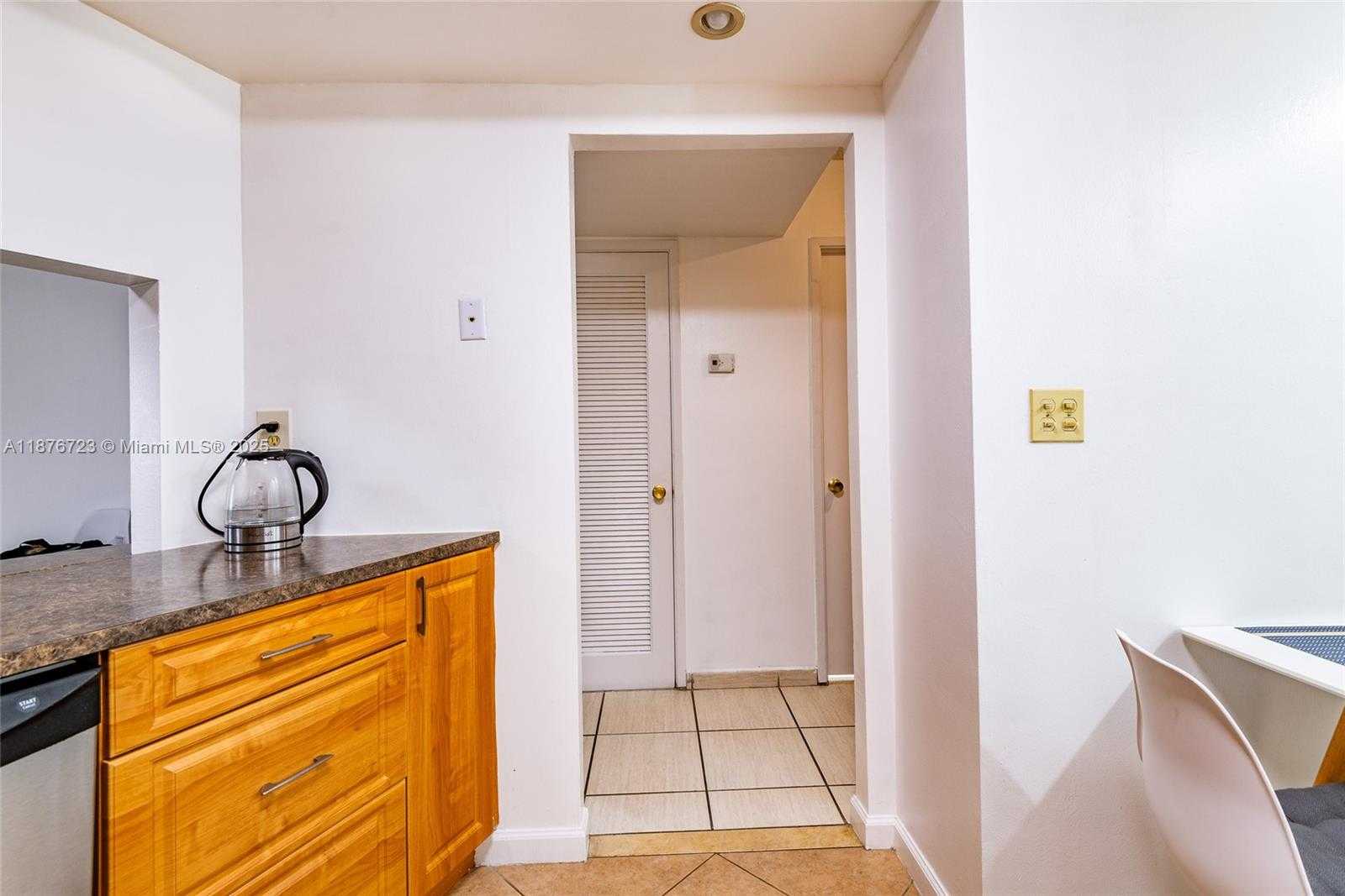 Small Image of 1750 NE 191st St, Miami, FL 33179, USA Number 5