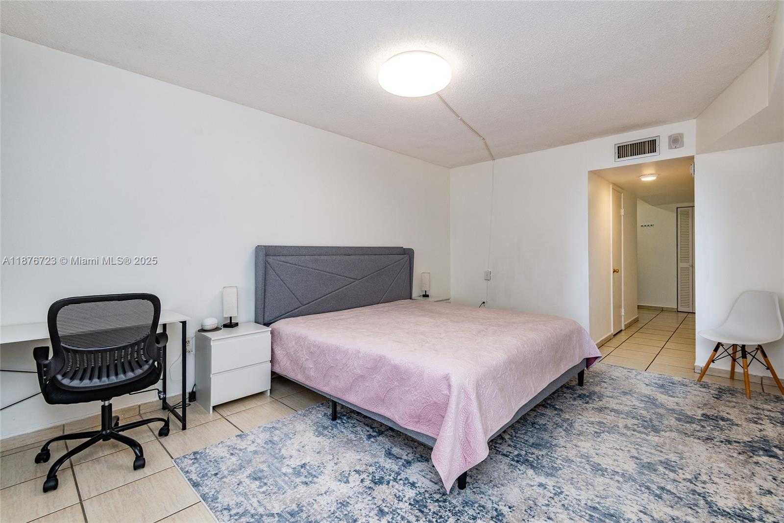 Small Image of 1750 NE 191st St, Miami, FL 33179, USA Number 7