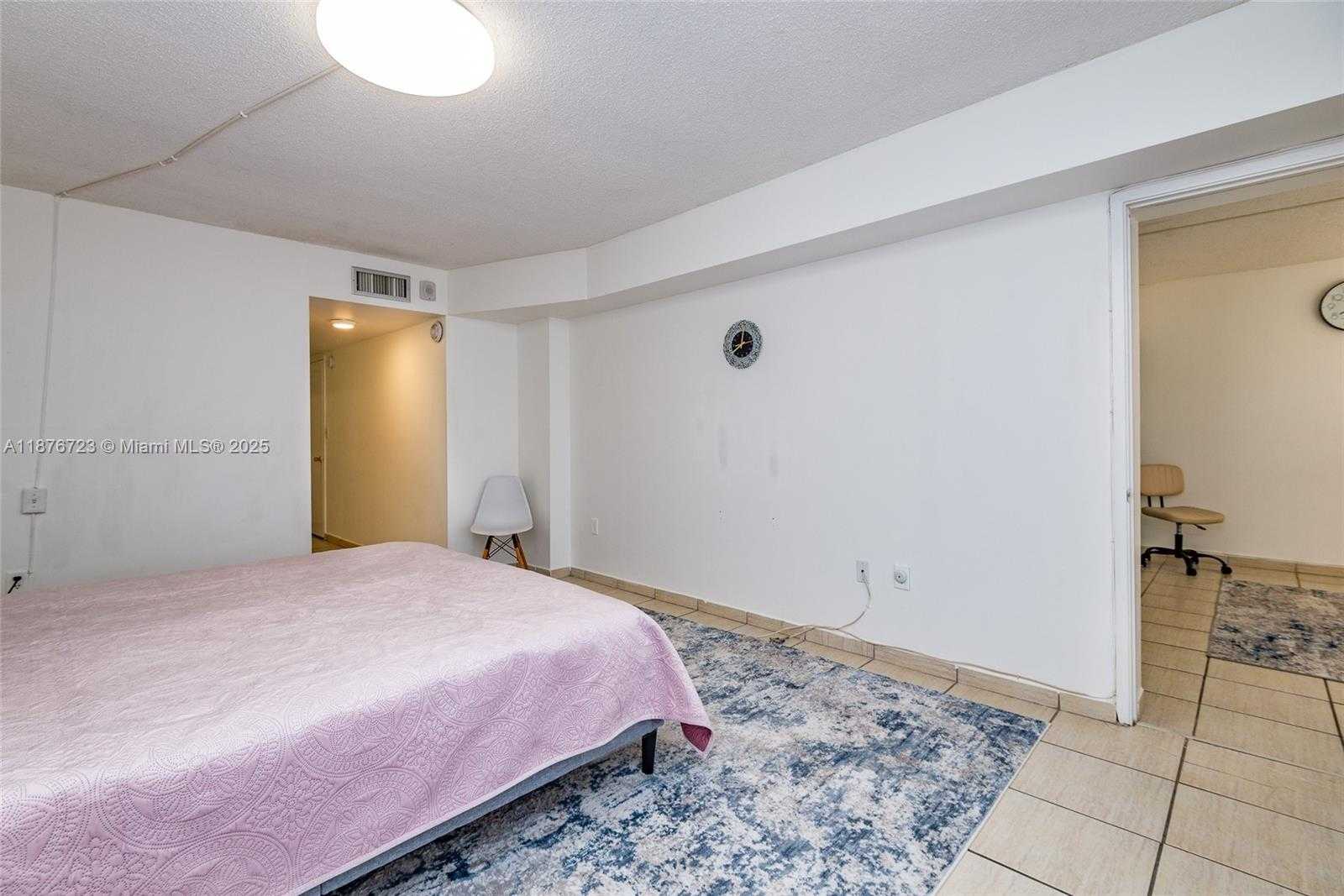 Small Image of 1750 NE 191st St, Miami, FL 33179, USA Number 8