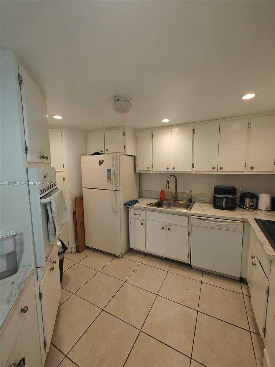 Small Image of 825 BRICKELL BAY DR #1042, Miami Number 9
