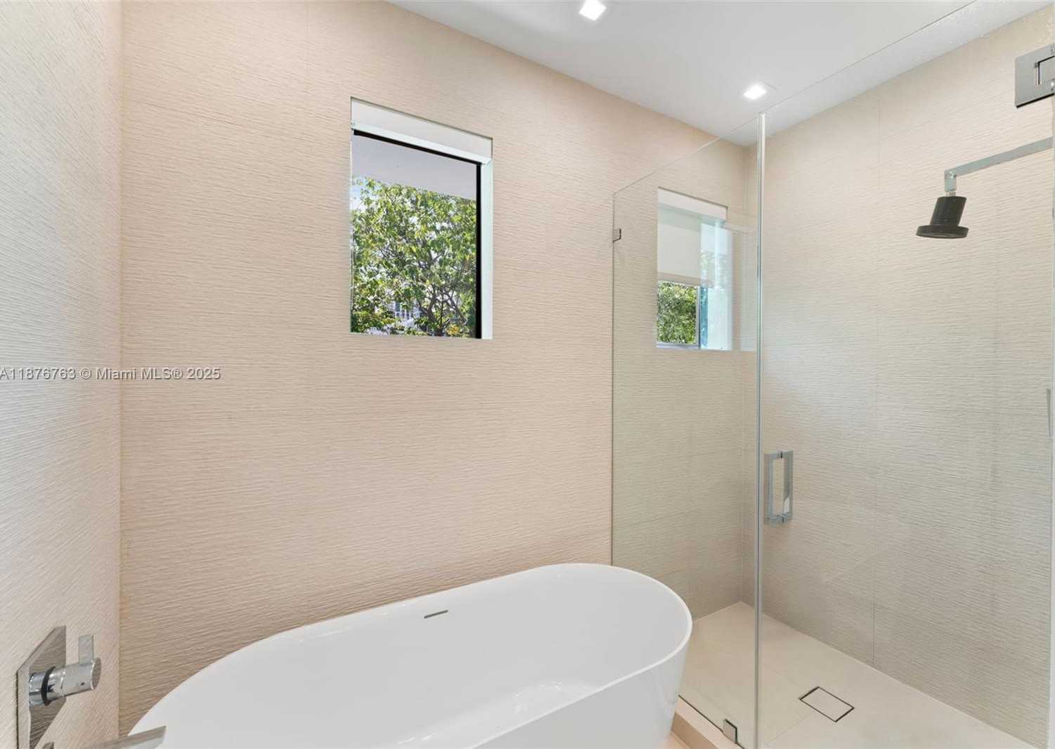 Small Image of 3132 PLAZA ST, Miami Number 18