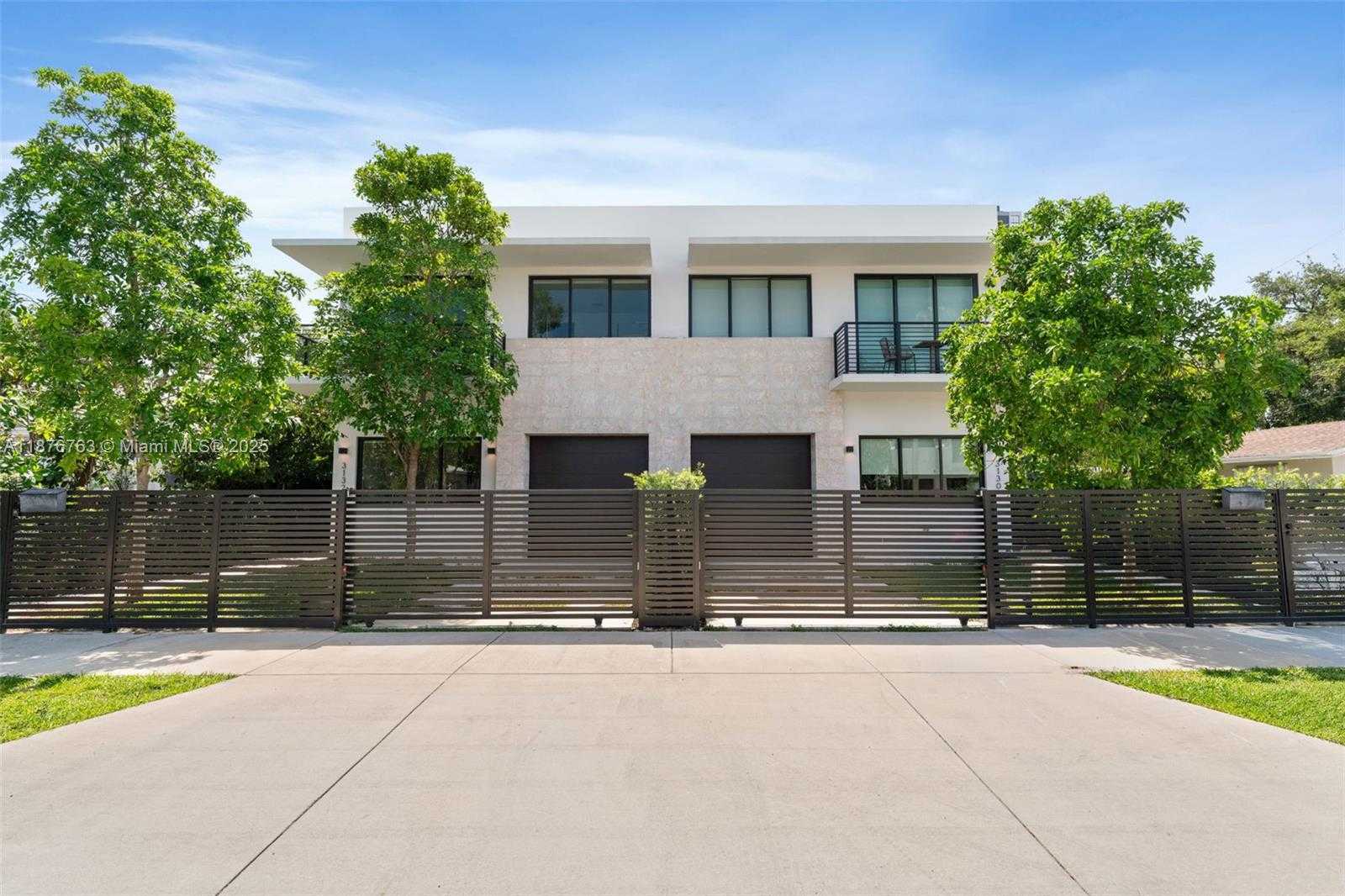 Small Image of 3132 PLAZA ST, Miami Number 32