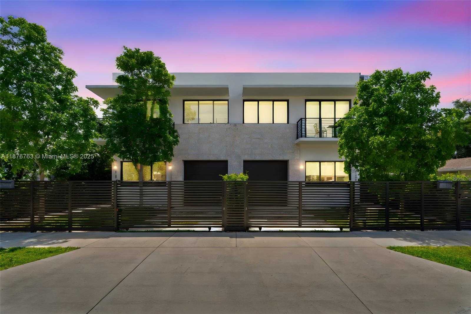 Small Image of 3132 PLAZA ST, Miami Number 33