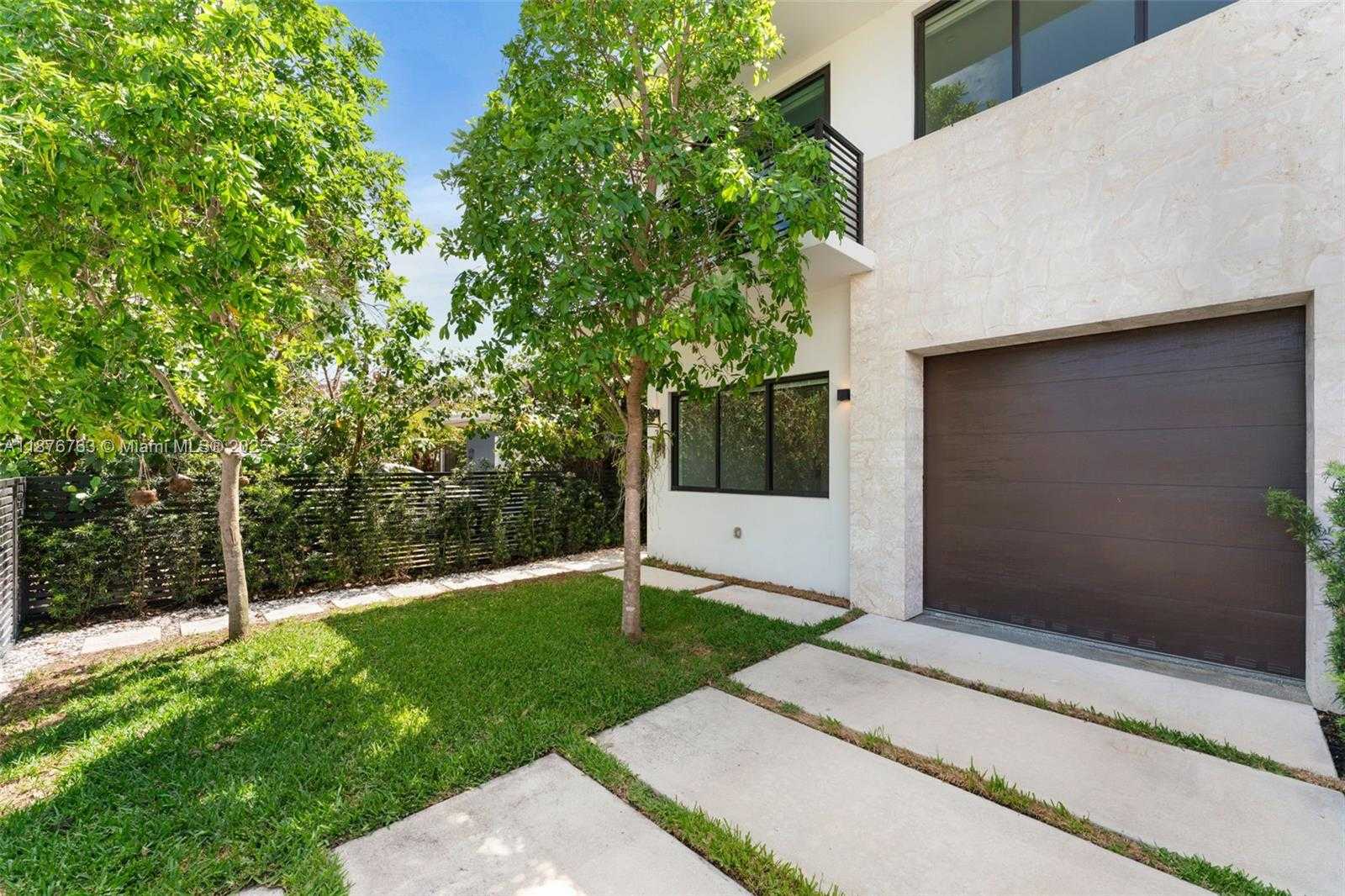 Small Image of 3132 PLAZA ST, Miami Number 34