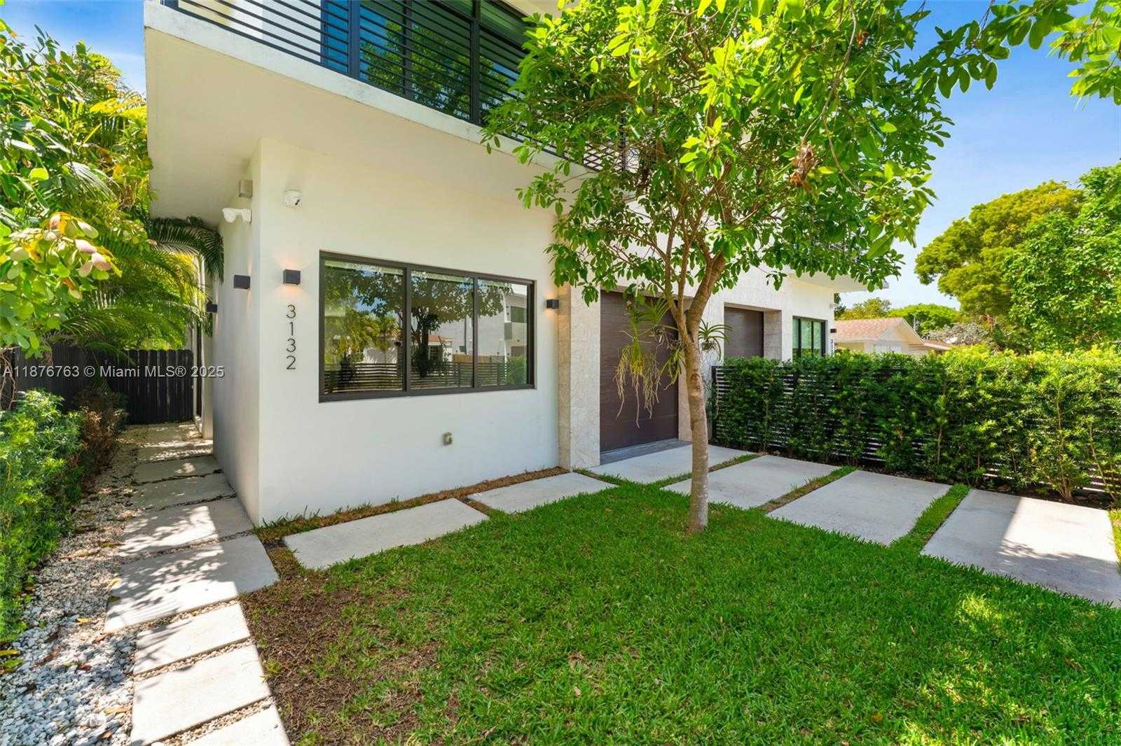Small Image of 3132 PLAZA ST, Miami Number 35