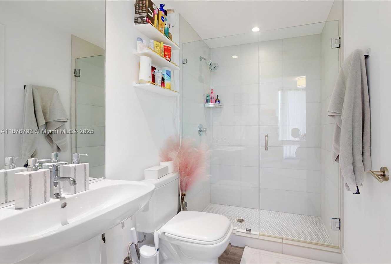 Small Image of 2900 NORTH EAST 7TH AVE #3209, Miami Number 17