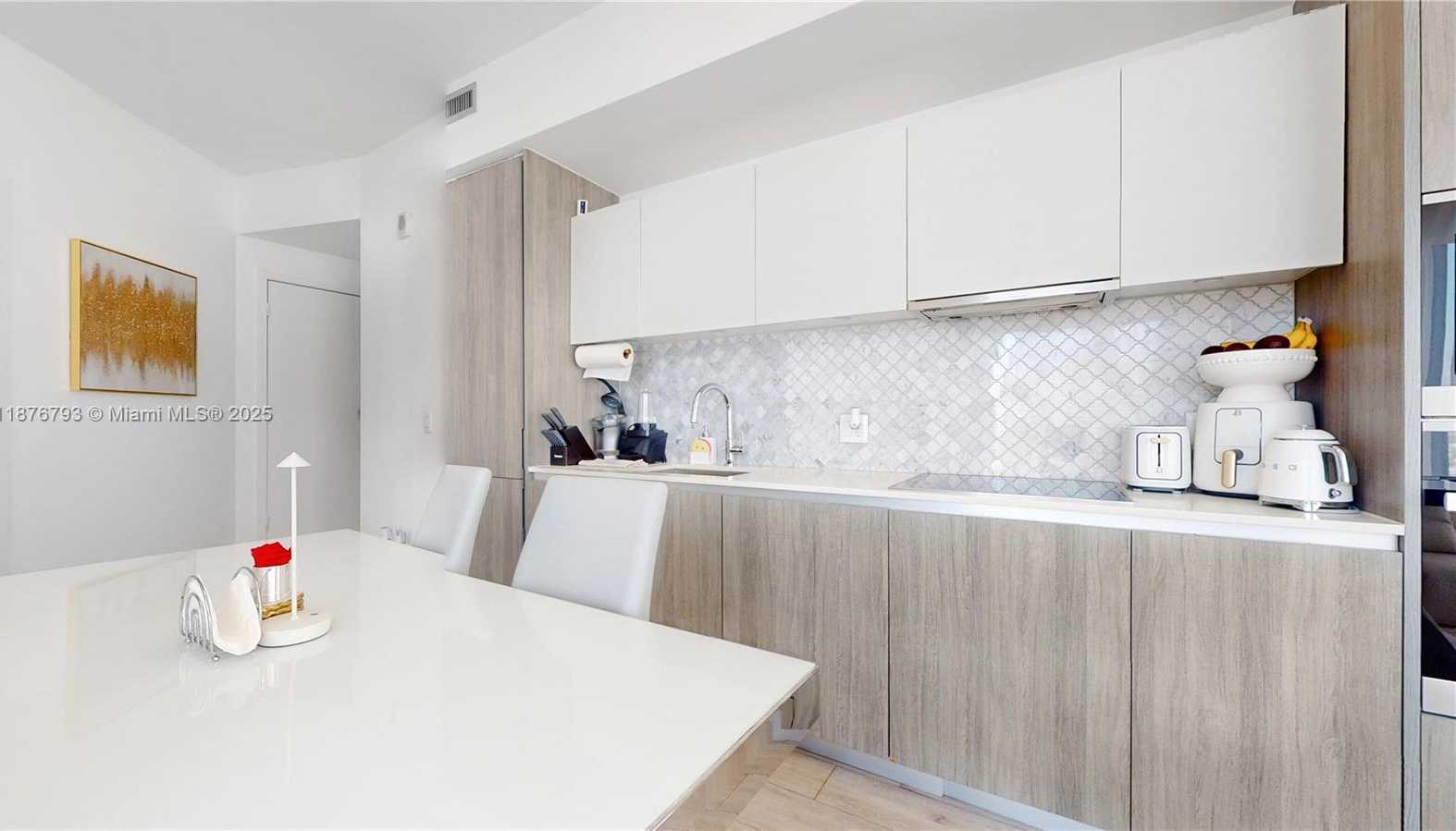 Small Image of 2900 NORTH EAST 7TH AVE #3209, Miami Number 6