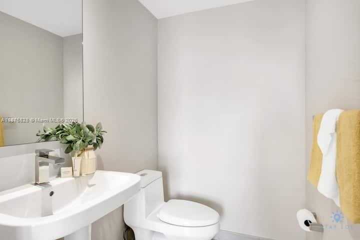 Small Image of 4010 SOUTH OCEAN DR #R2308, Hollywood Number 9