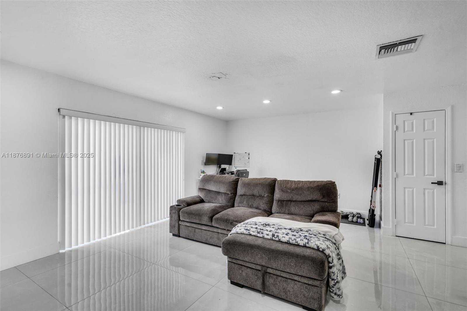 Small Image of 6306 MOSELEY ST #1, Hollywood Number 10