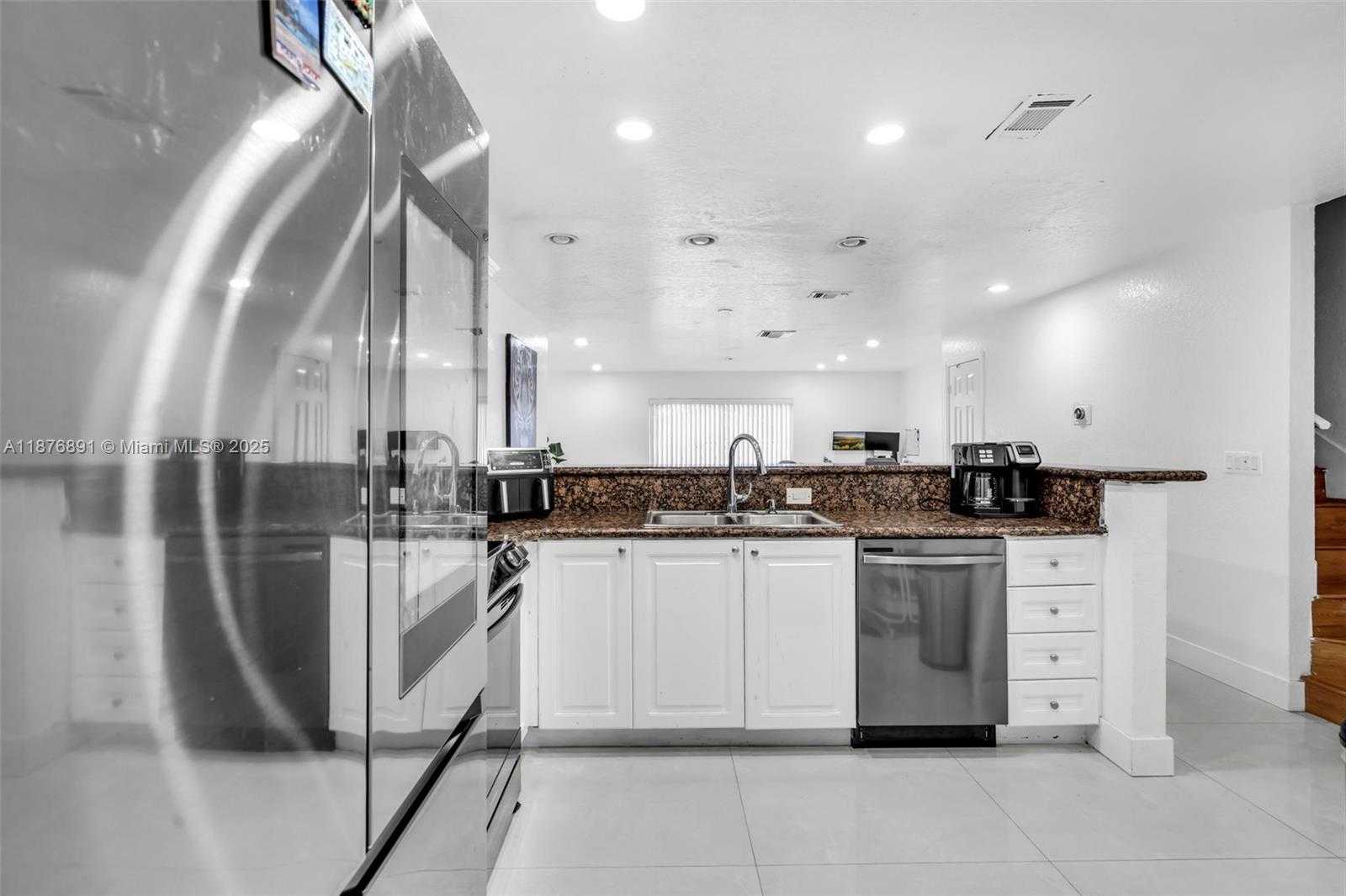 Small Image of 6306 MOSELEY ST #1, Hollywood Number 14