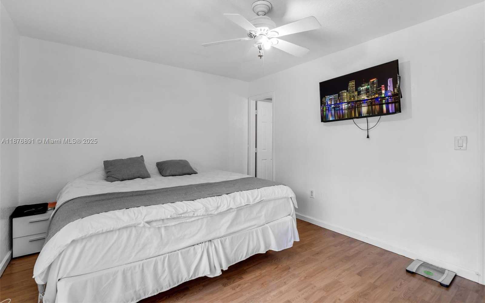 Small Image of 6306 MOSELEY ST #1, Hollywood Number 24