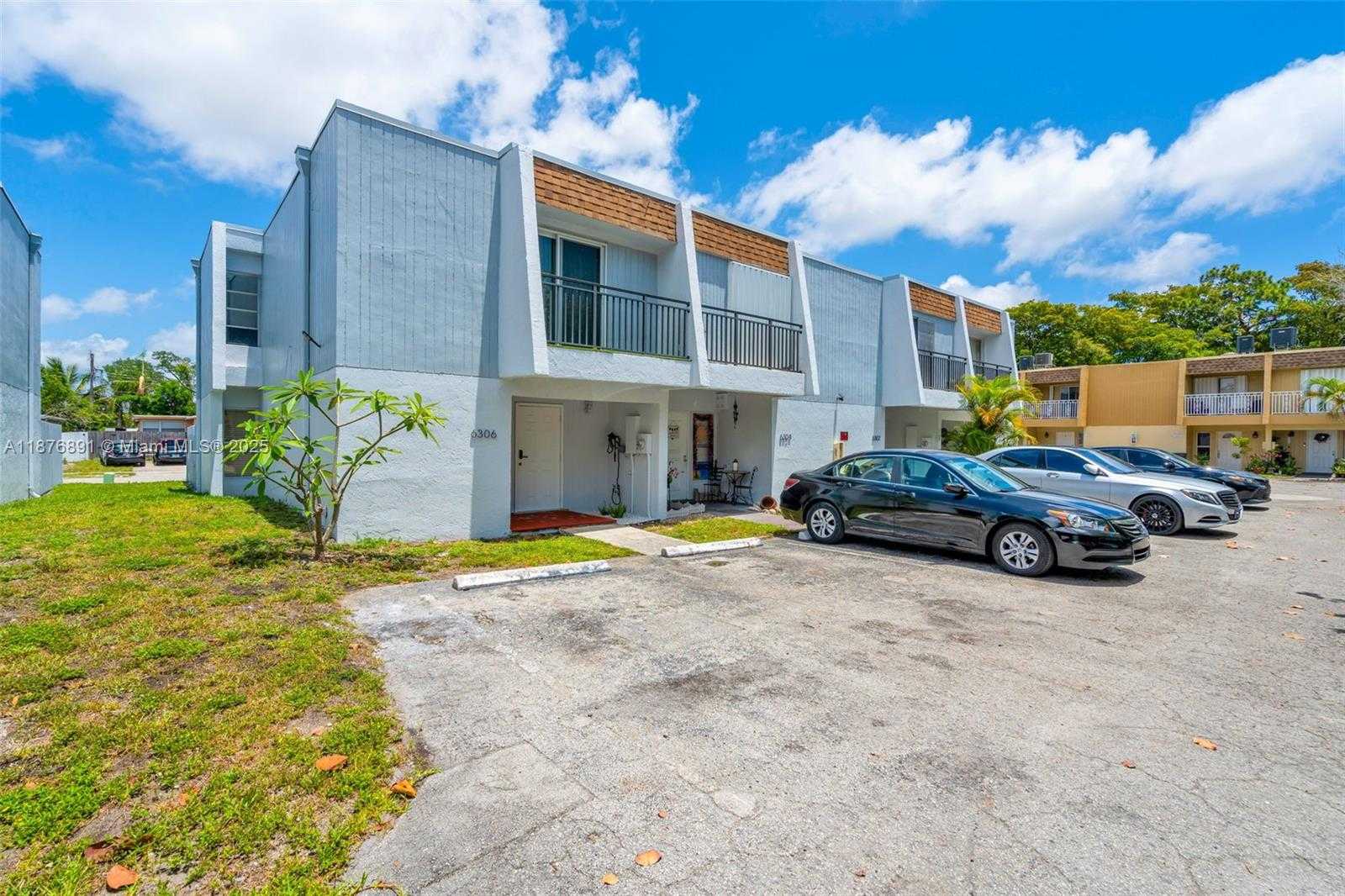 Small Image of 6306 MOSELEY ST #1, Hollywood Number 3