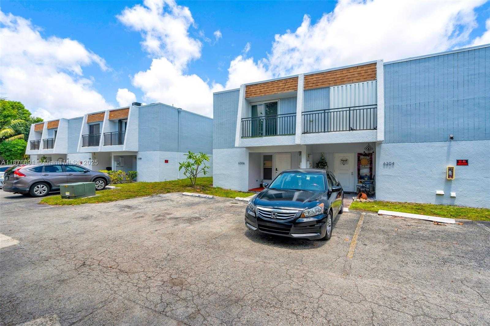 Small Image of 6306 MOSELEY ST #1, Hollywood Number 4