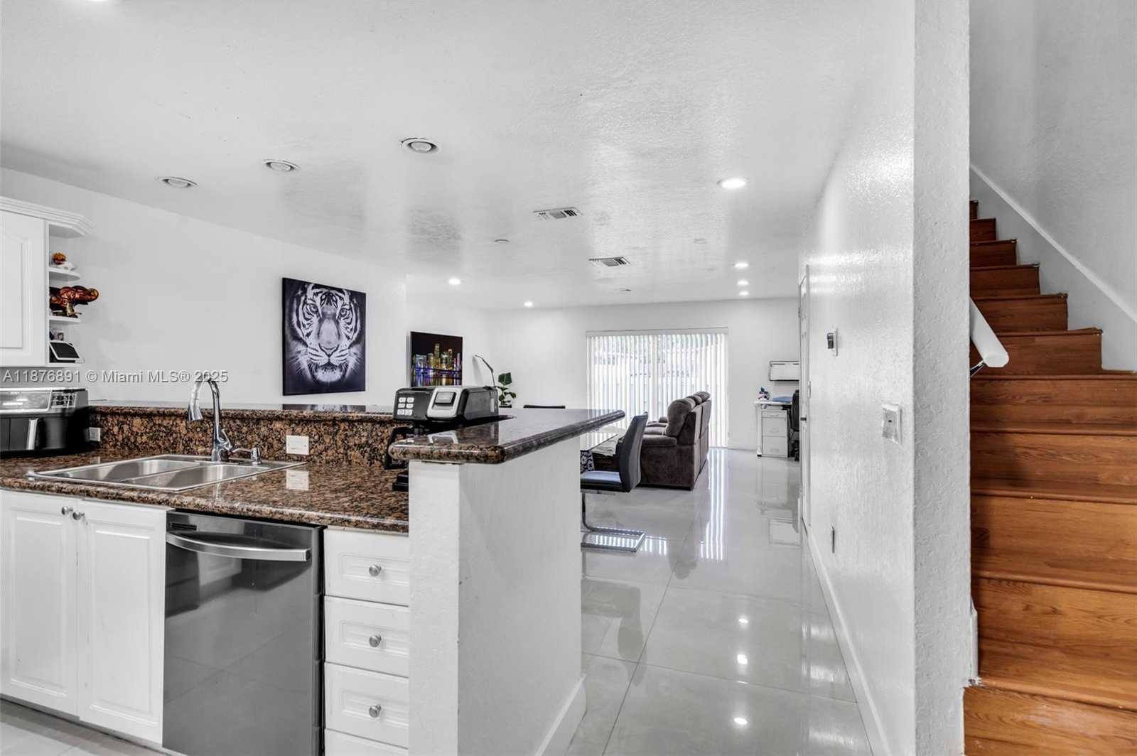 Small Image of 6306 MOSELEY ST #1, Hollywood Number 5