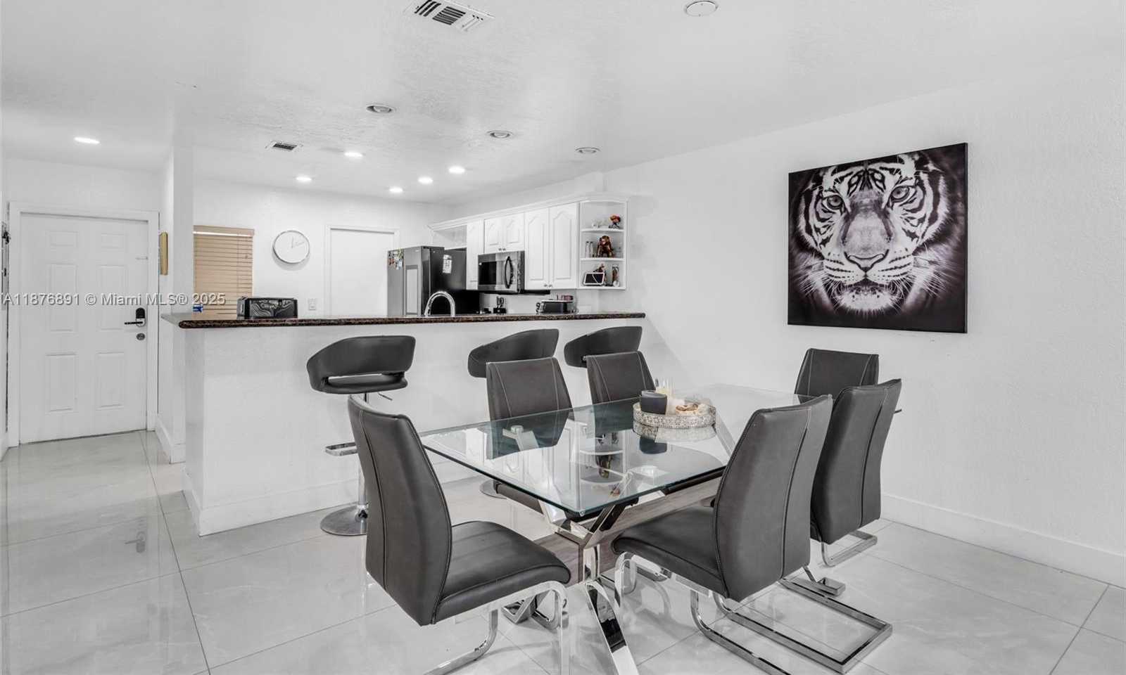 Small Image of 6306 MOSELEY ST #1, Hollywood Number 7