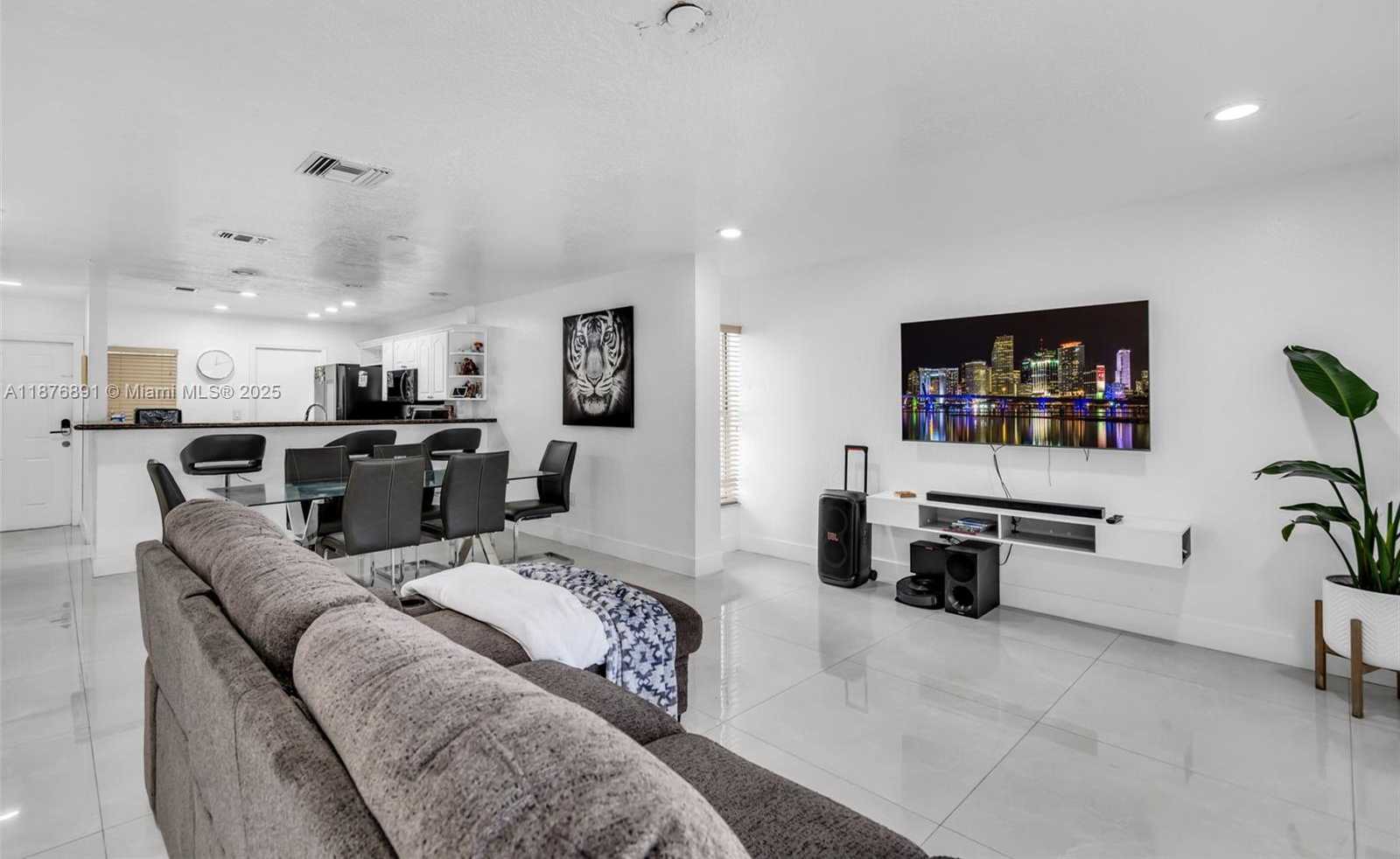 Small Image of 6306 MOSELEY ST #1, Hollywood Number 9