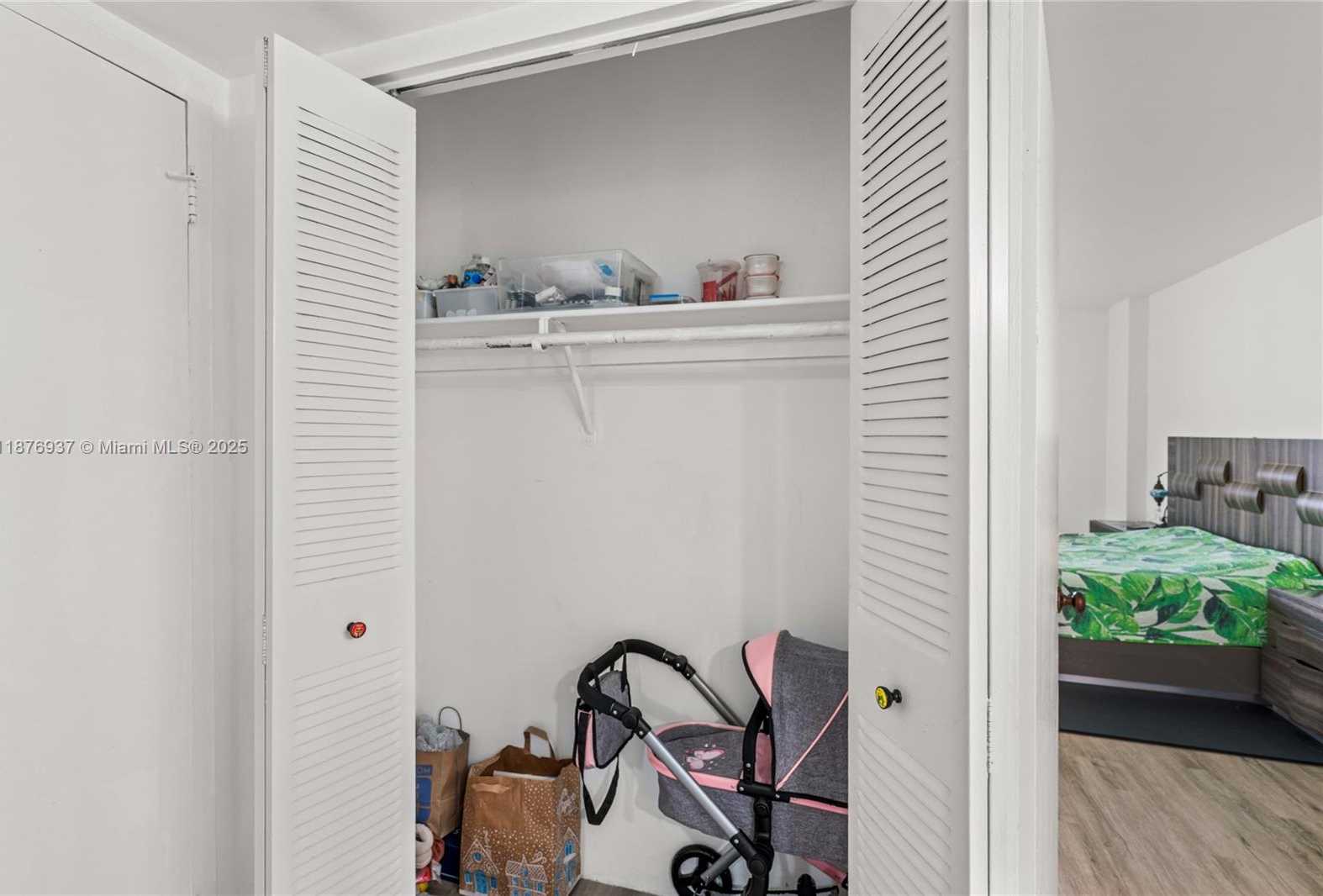 Small Image of 100 BAYVIEW DR #229, Sunny Isles Beach Number 12