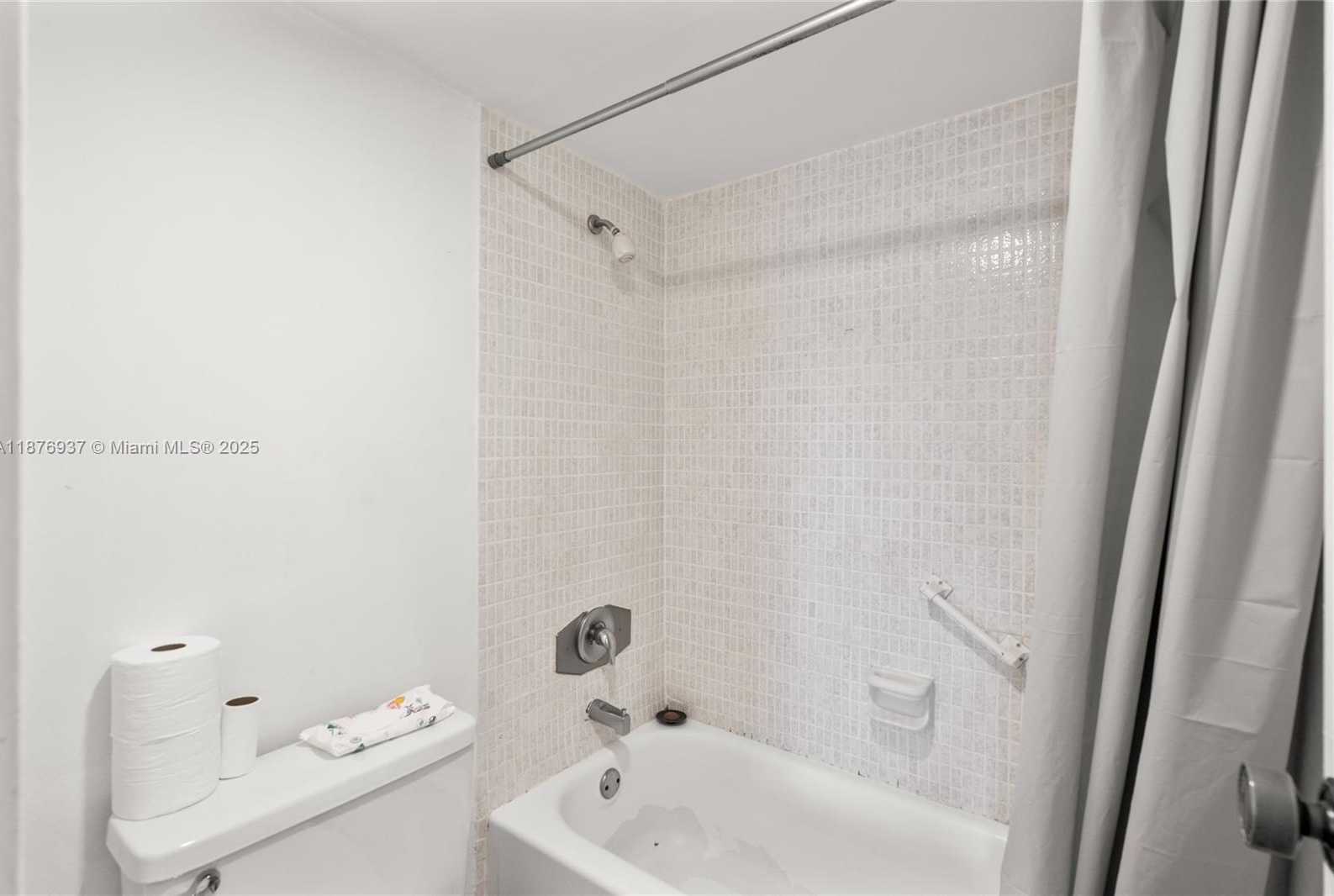Small Image of 100 BAYVIEW DR #229, Sunny Isles Beach Number 16