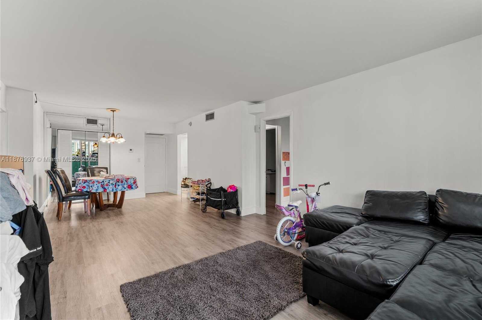 Small Image of 100 BAYVIEW DR #229, Sunny Isles Beach Number 2