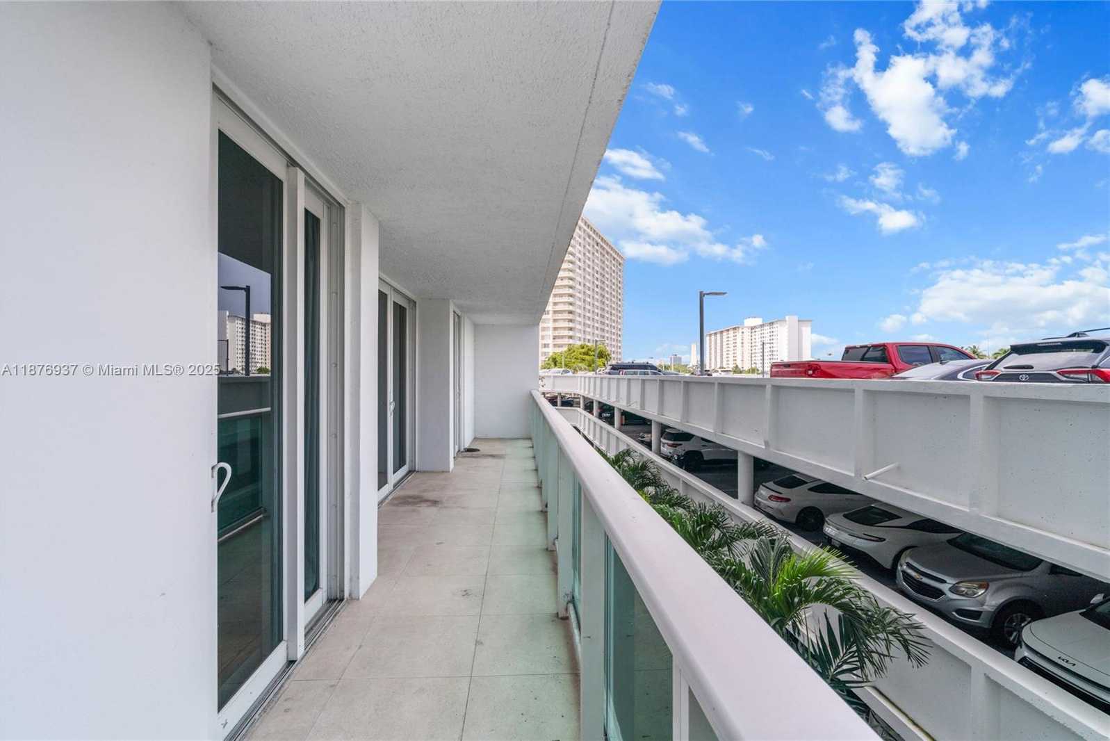 Small Image of 100 BAYVIEW DR #229, Sunny Isles Beach Number 23