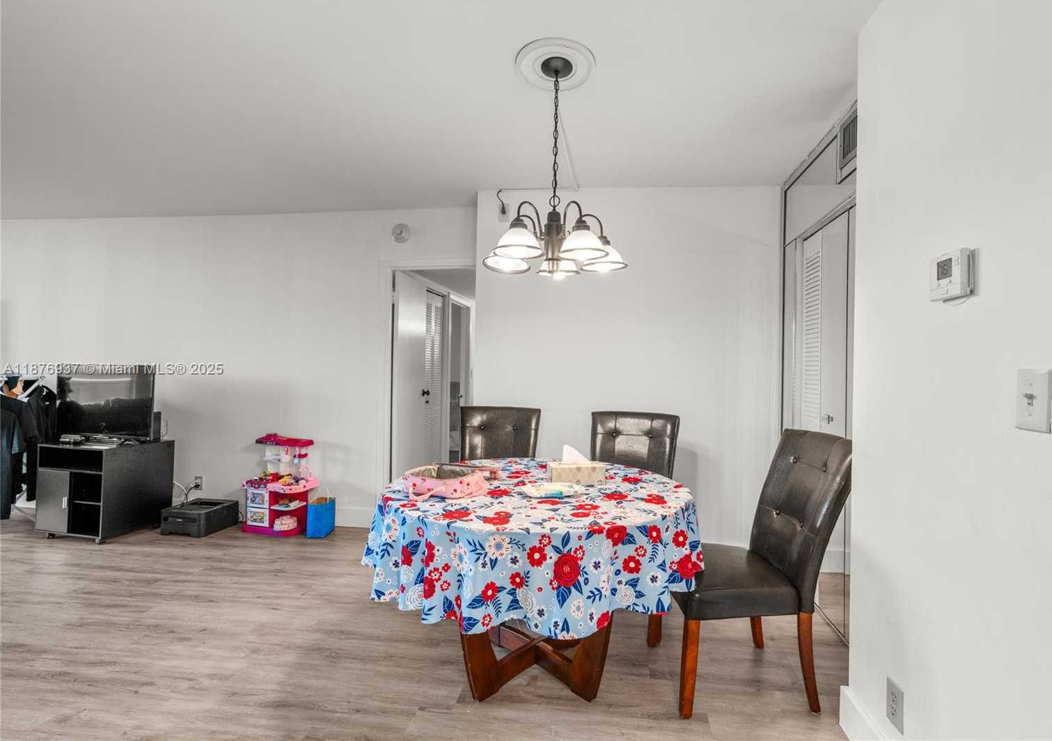 Small Image of 100 BAYVIEW DR #229, Sunny Isles Beach Number 3