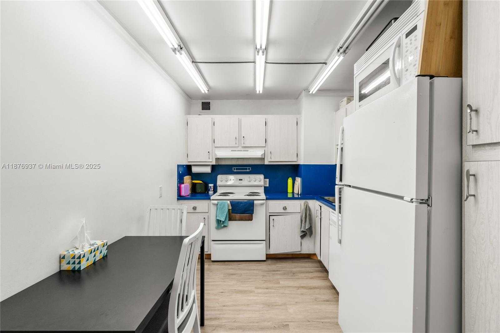 Small Image of 100 BAYVIEW DR #229, Sunny Isles Beach Number 6