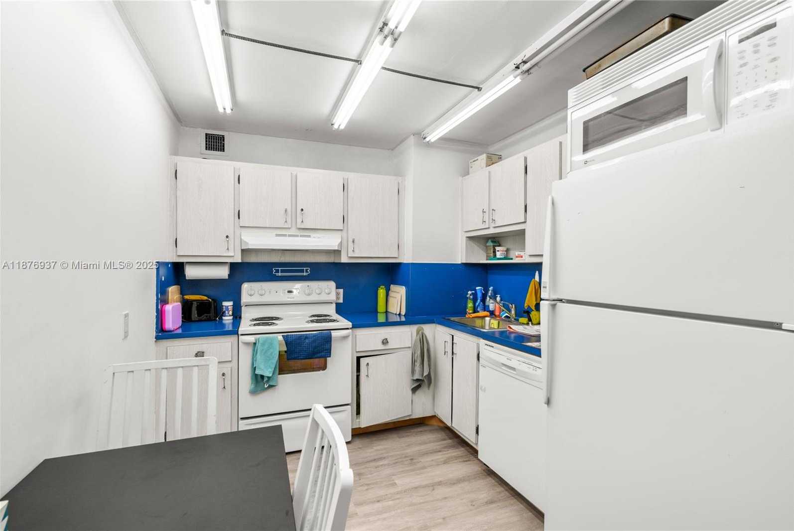 Small Image of 100 BAYVIEW DR #229, Sunny Isles Beach Number 7