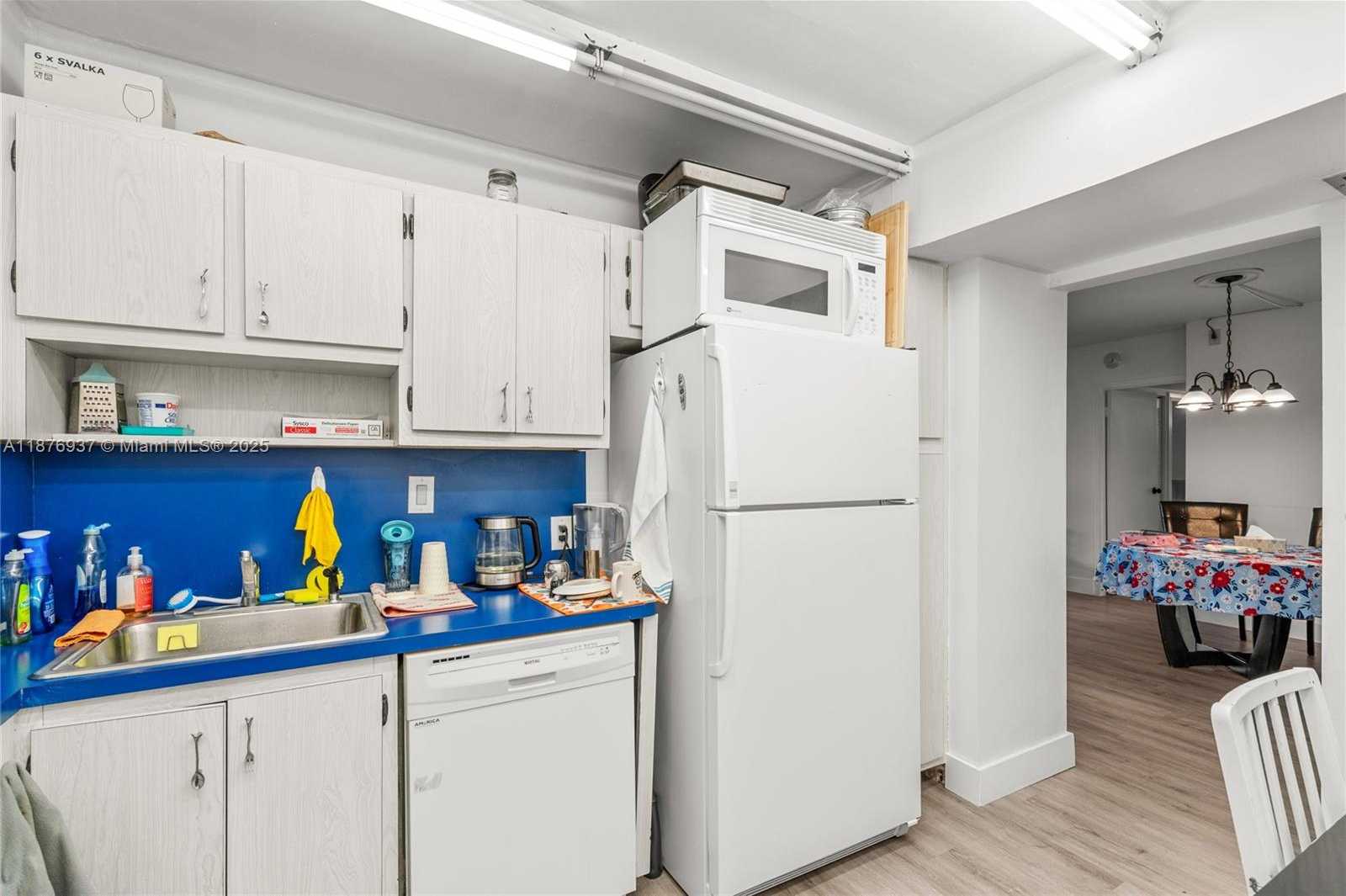Small Image of 100 BAYVIEW DR #229, Sunny Isles Beach Number 8