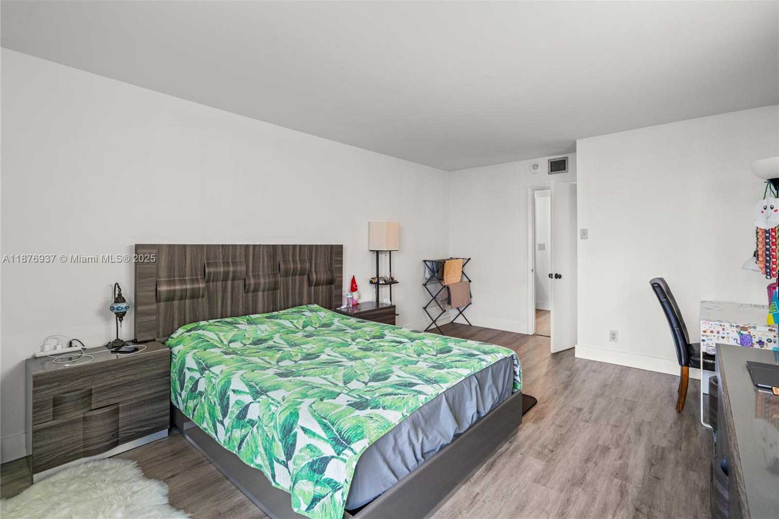 Small Image of 100 BAYVIEW DR #229, Sunny Isles Beach Number 9