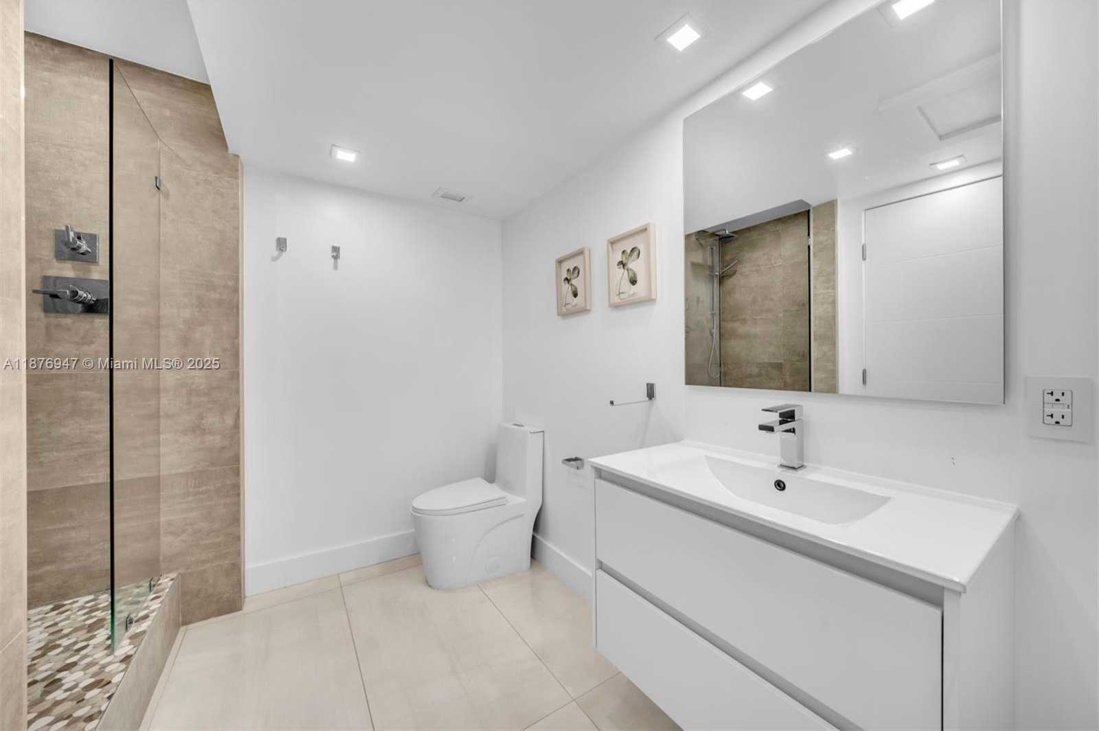 Small Image of 2301 COLLINS AVE #303, Miami Beach Number 10