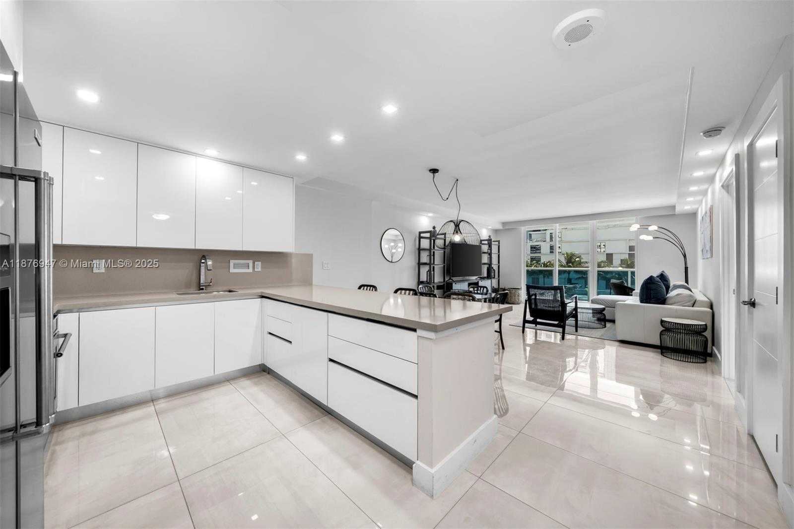 Small Image of 2301 COLLINS AVE #303, Miami Beach Number 4