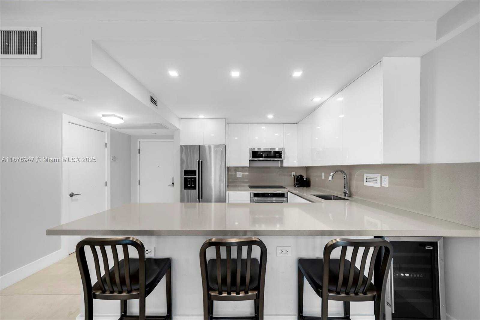 Small Image of 2301 COLLINS AVE #303, Miami Beach Number 5