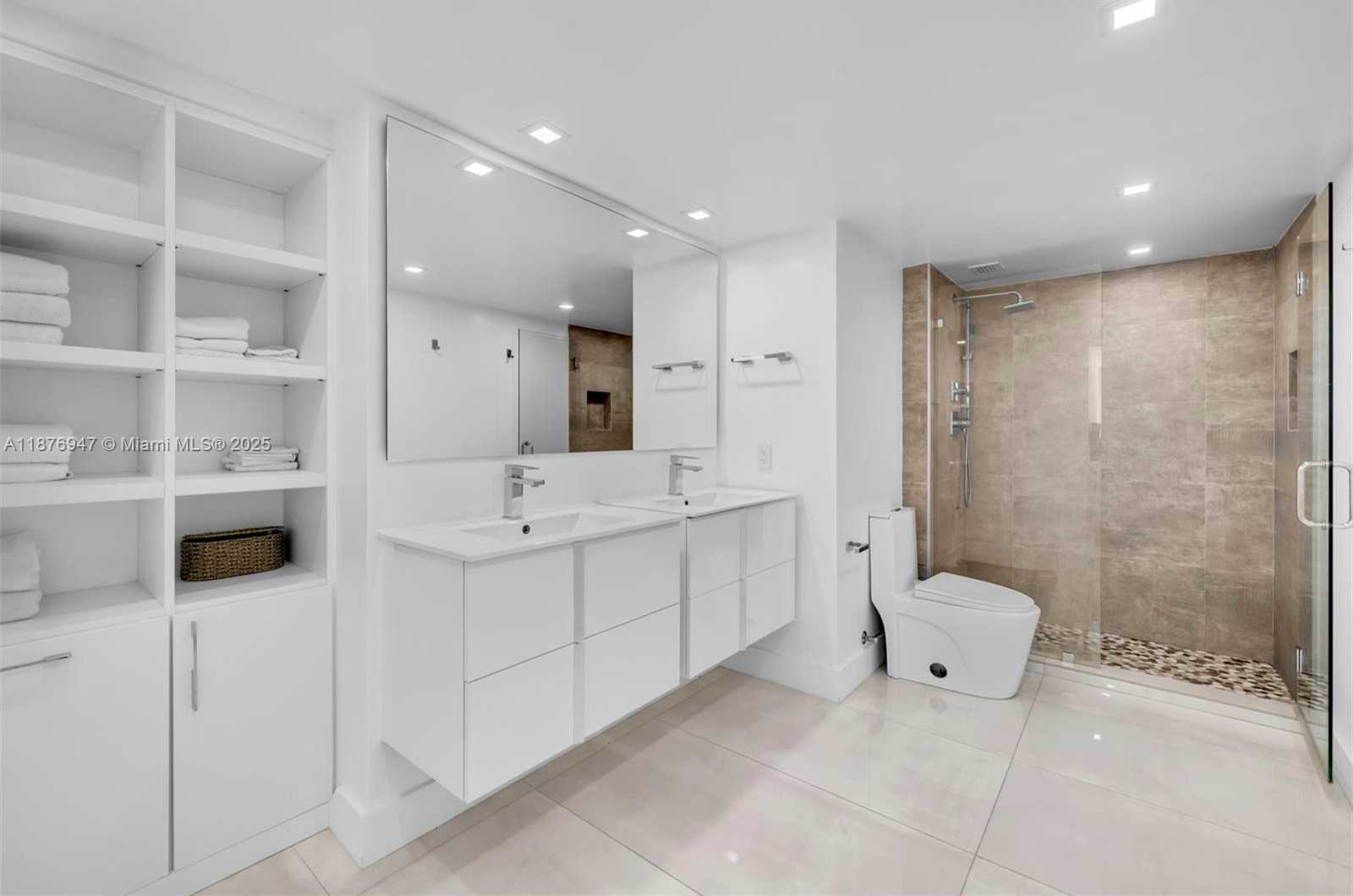 Small Image of 2301 COLLINS AVE #303, Miami Beach Number 9