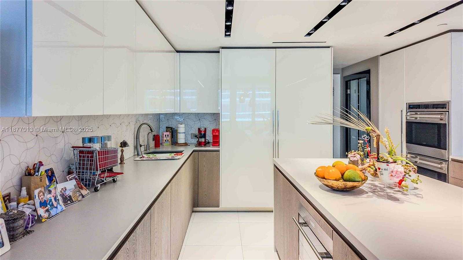 Small Image of 9999 COLLINS AVE #6A & Cabana, Bal Harbour Number 3