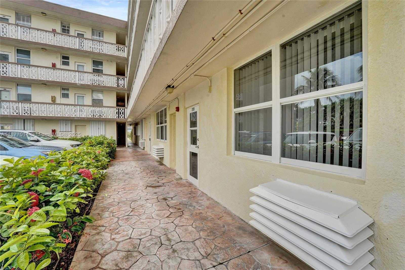 Small Image of 1936 SOUTH OCEAN DR #20D, Hallandale Beach Number 13