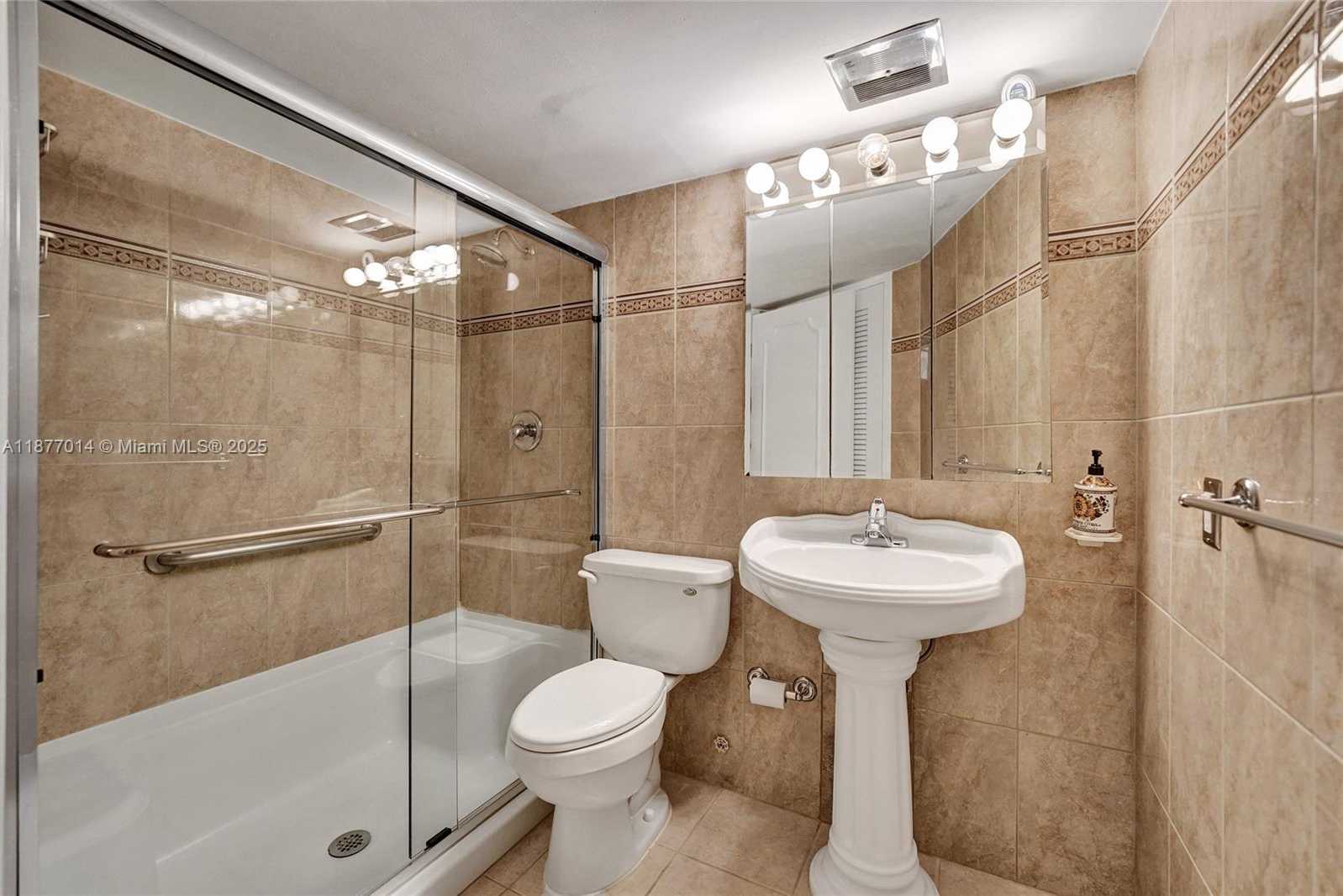 Small Image of 1936 SOUTH OCEAN DR #20D, Hallandale Beach Number 24