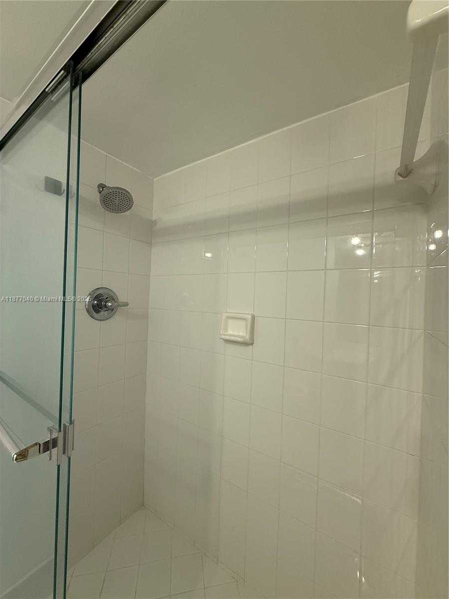 Small Image of 5161 COLLINS AVE #511, Miami Beach Number 11